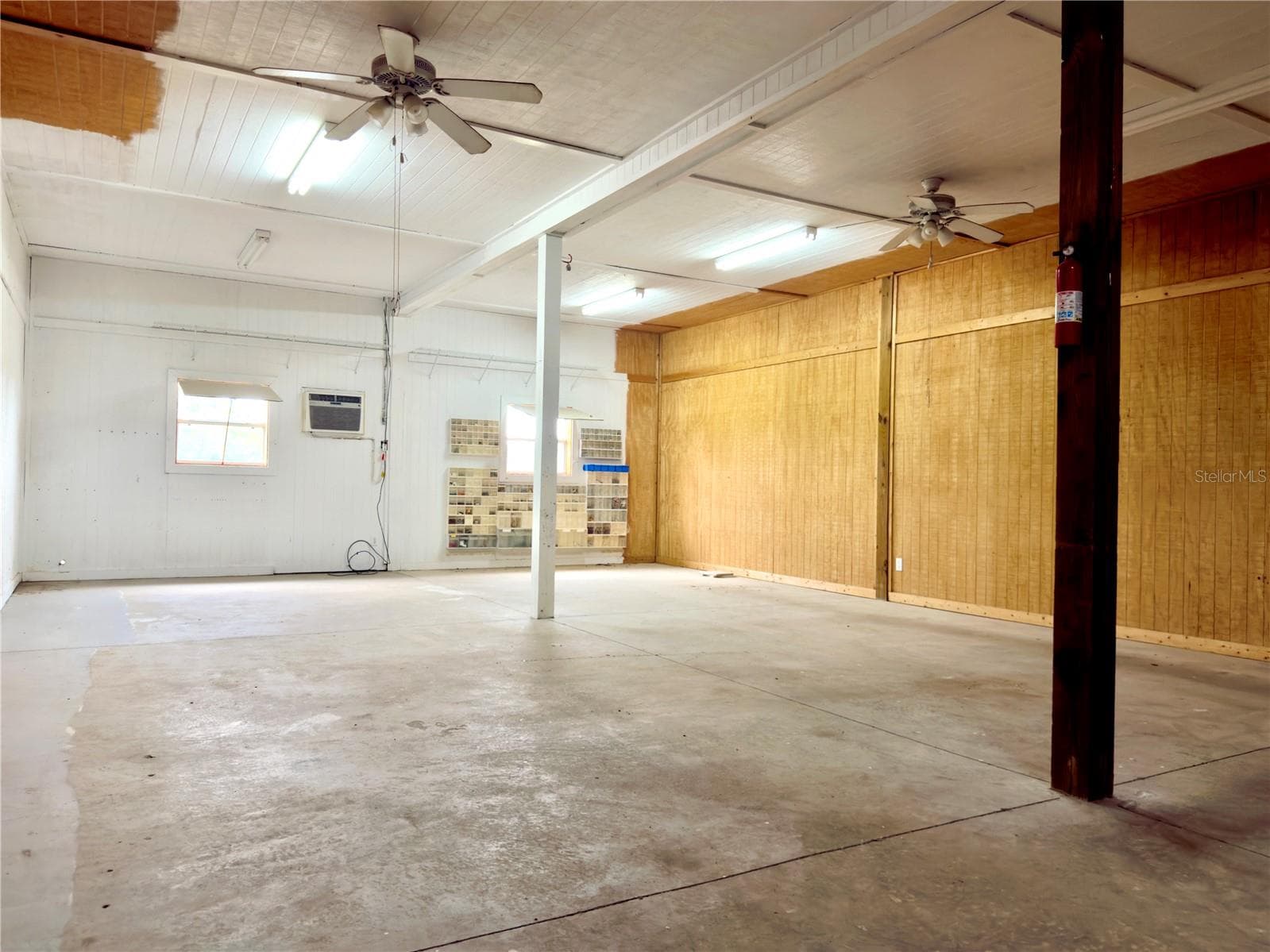 Pole Barn Workshop - 24087 TWISTER LN, BROOKSVILLE