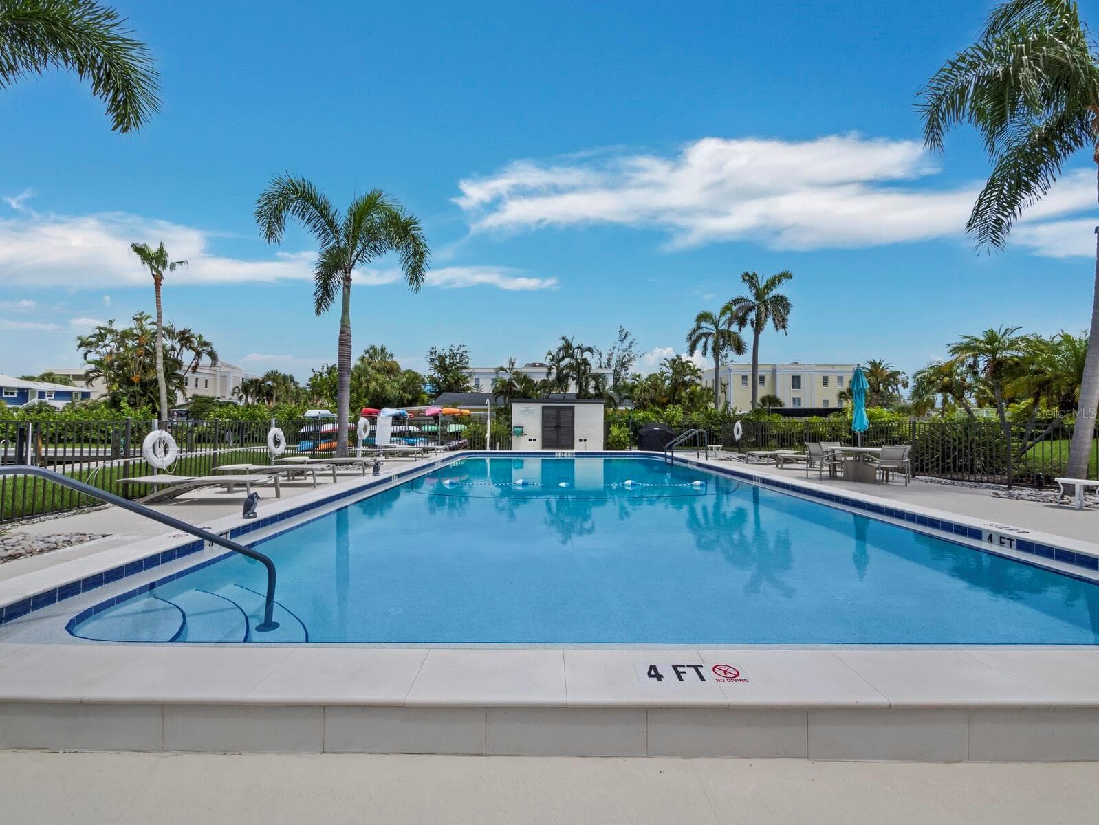 Heat pool with spacious pool deck! Neighbors gather here! - 448 GULF OF MEXICO DR #A104, LONGBOAT KEY
