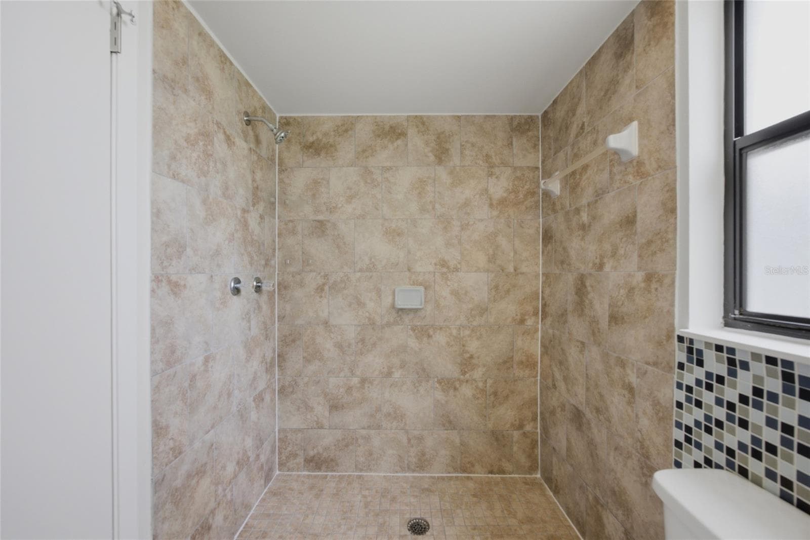 Bath - 8373 CAMPHOR DR, SPRING HILL