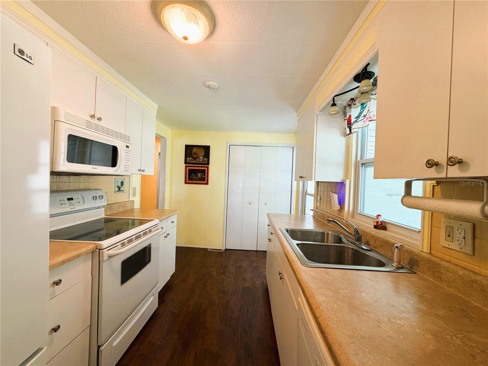 Mobile Home at 139 ASPEN CIR, LEESBURG, photo 7 of 43