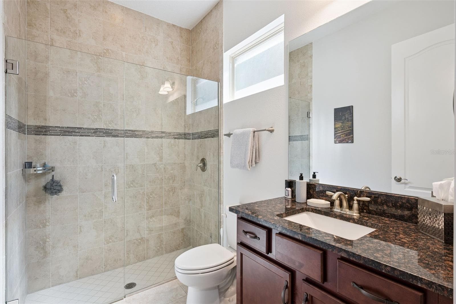Downstairs Full Bath off the Great Room - 14156 ALAFAYA OAK BND, ORLANDO