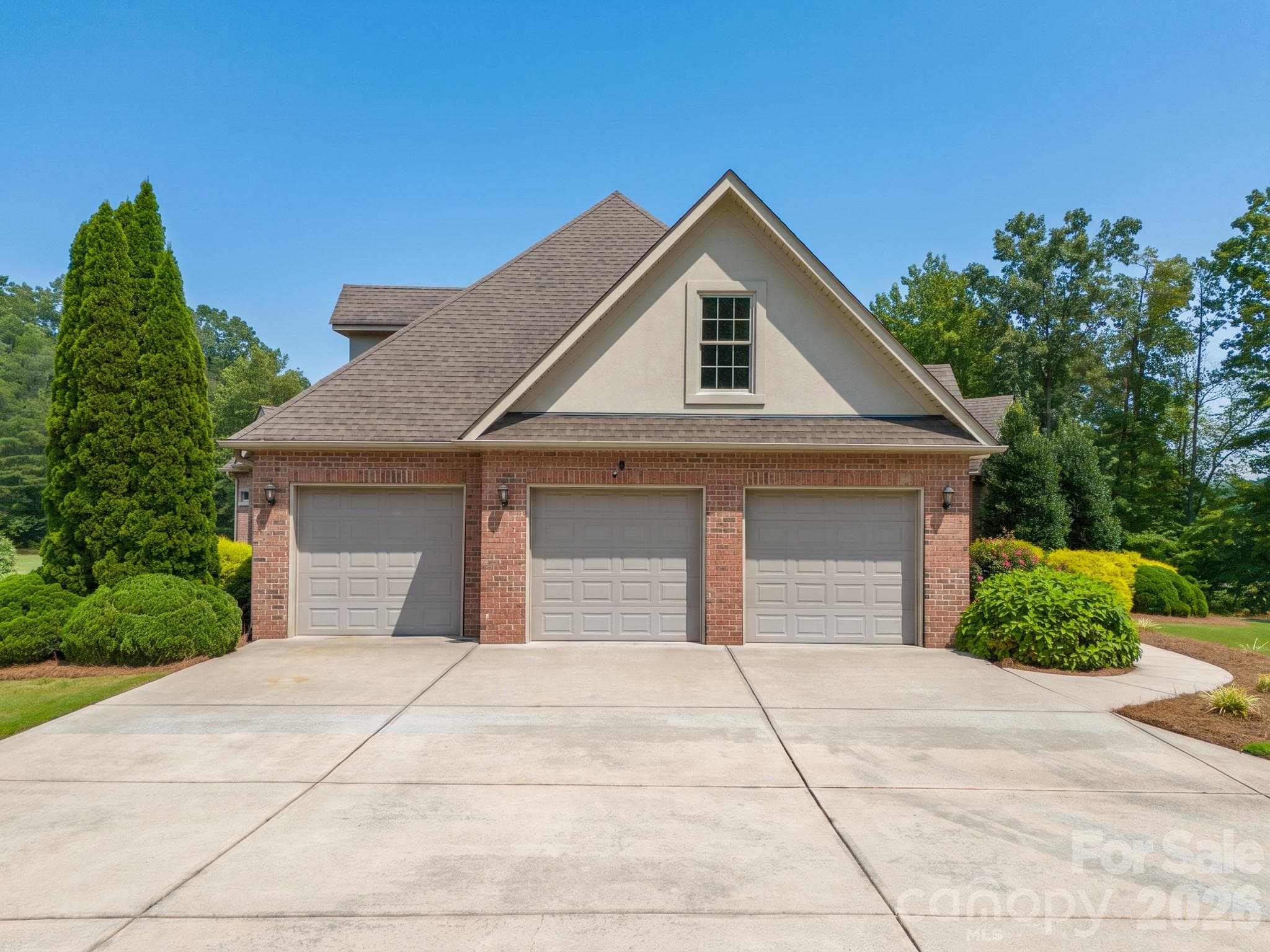Three car garage with plenty of parking outside - 121 Cheyenne Lane, Statesville