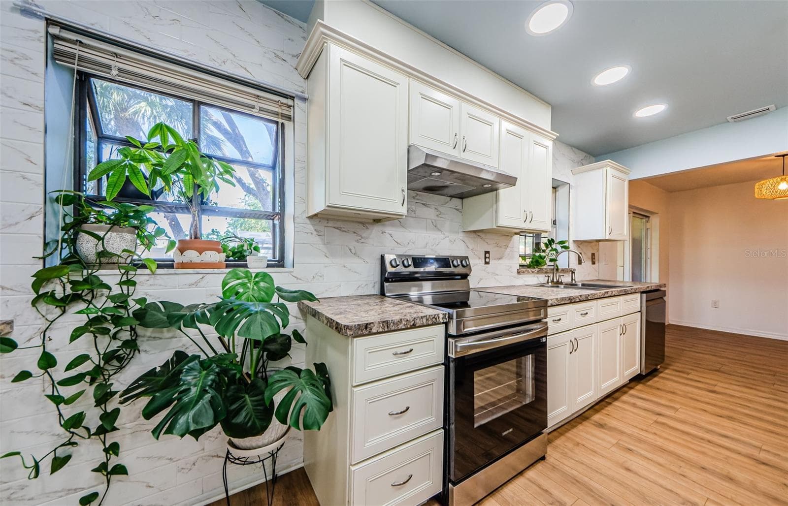 Single Family Residence at 7241 56TH AVE N, ST PETERSBURG, photo 11 of 32