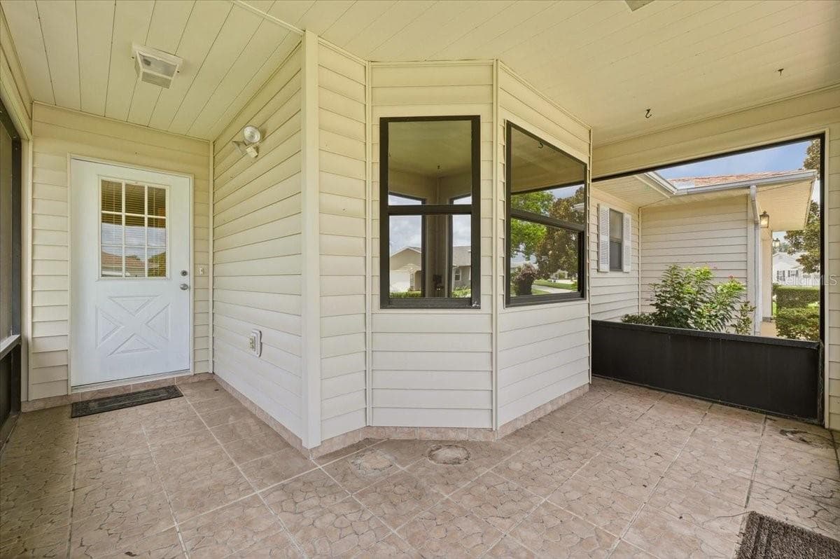 Single Family Residence at 3741 INNISBROOK DR, LAKELAND, photo 3 of 43