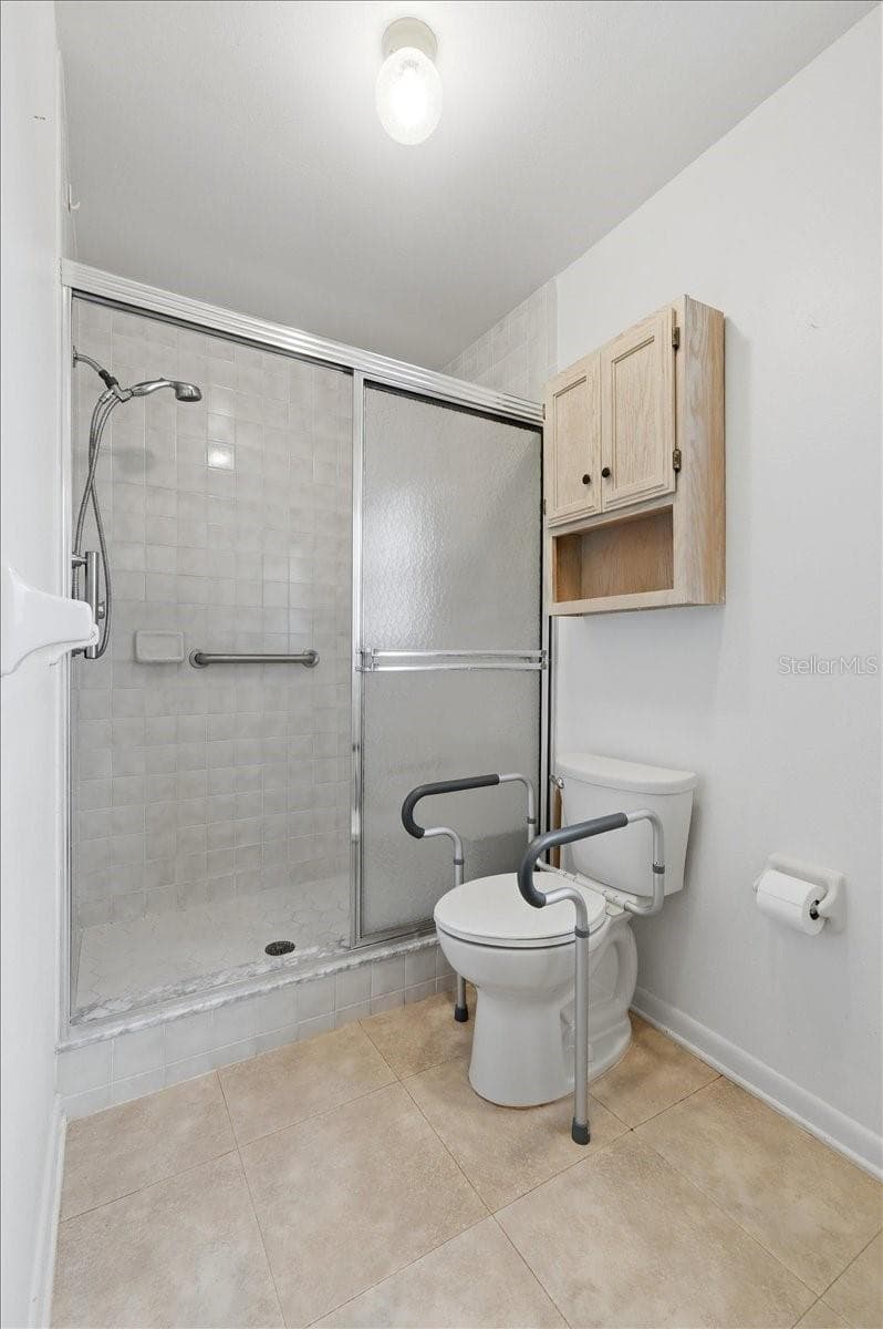 Primary Bath with Shower - 3741 INNISBROOK DR, LAKELAND