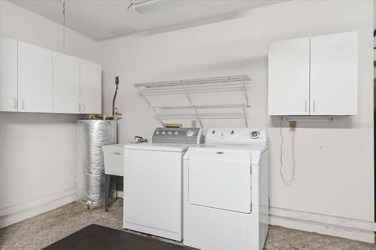 Laundry in Garage - 3741 INNISBROOK DR, LAKELAND