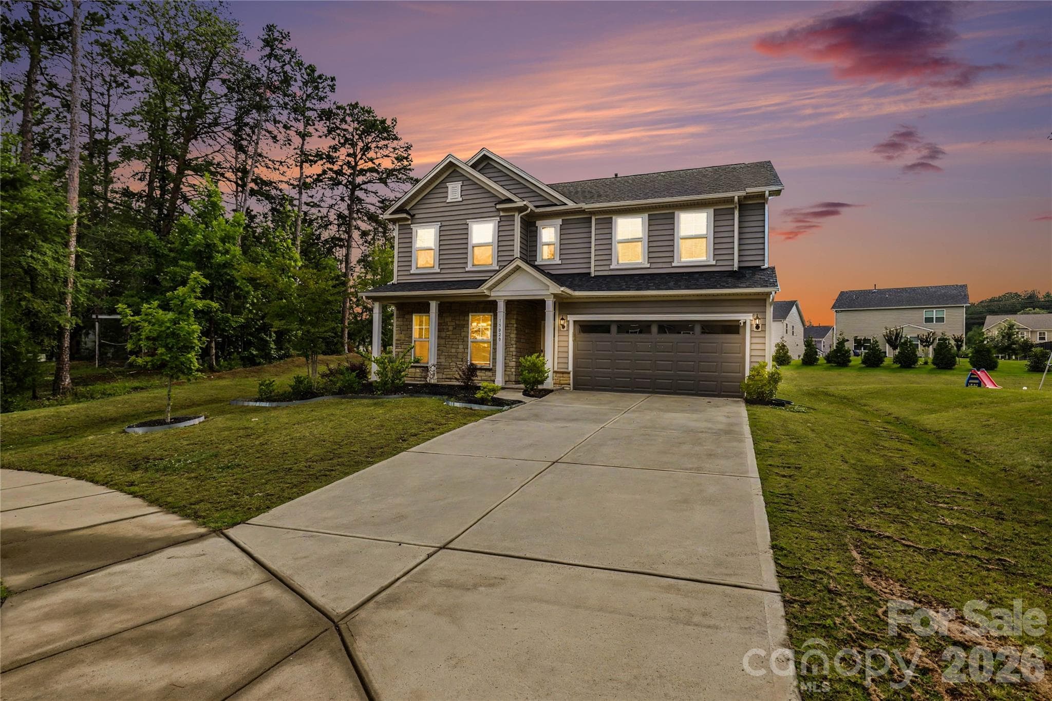 Single Family Residence at 15020 Sycamore Crossing Court, Charlotte, photo 4 of 35