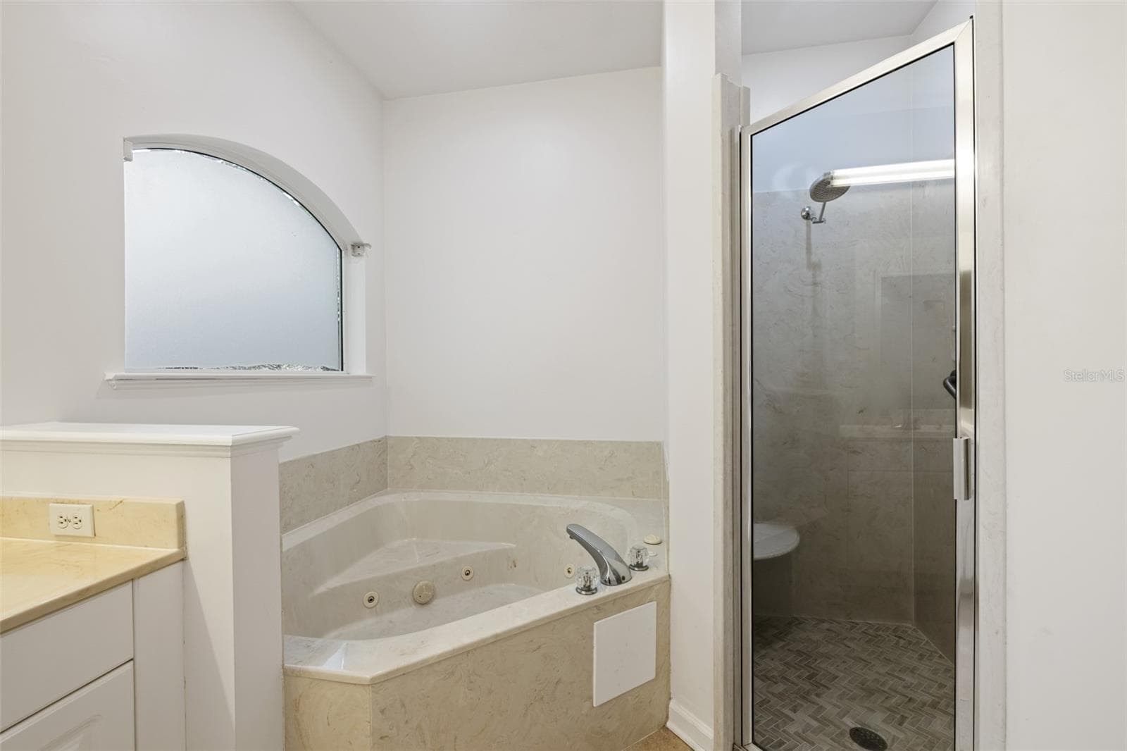 jetted tub - 3033 SW 98TH DR, GAINESVILLE