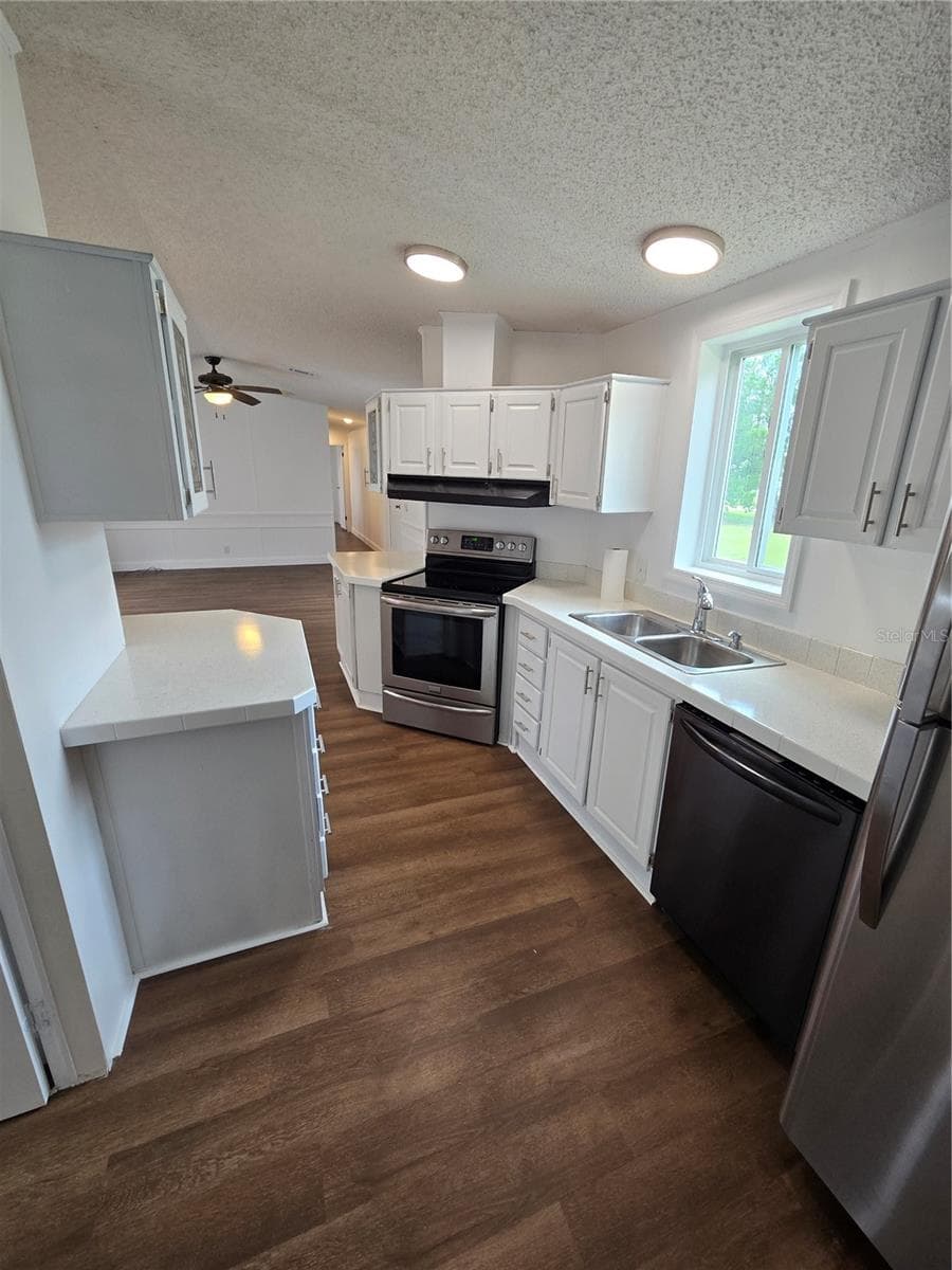 Manufactured Home at 16127 NARROW ST, BROOKSVILLE, photo 8 of 19