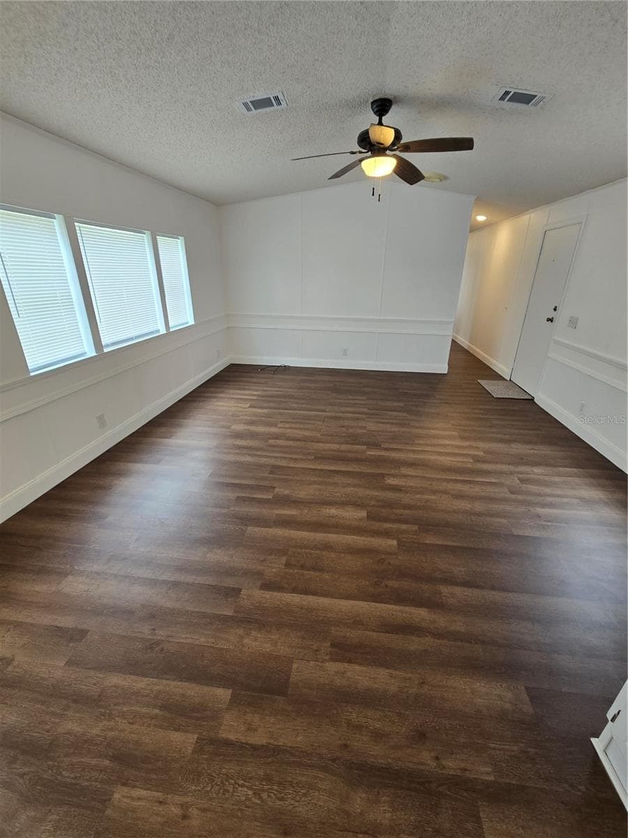 Manufactured Home at 16127 NARROW ST, BROOKSVILLE, photo 11 of 19