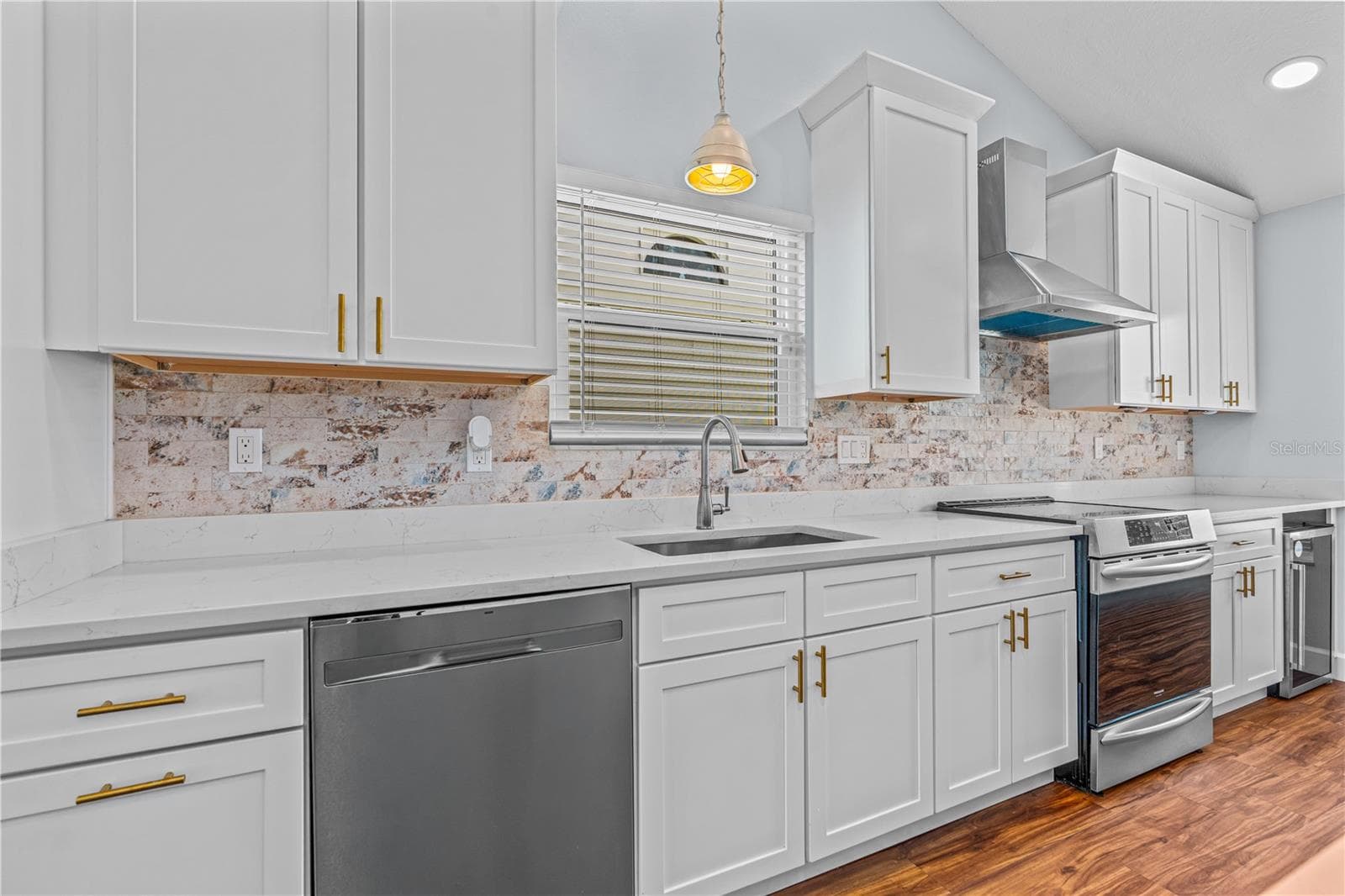 STUNNING kitchen - 762 PINE SHORES CIR, NEW SMYRNA BEACH