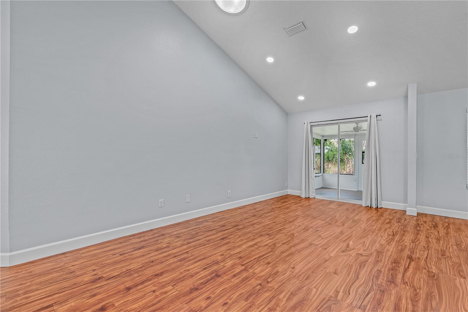living room - 762 PINE SHORES CIR, NEW SMYRNA BEACH