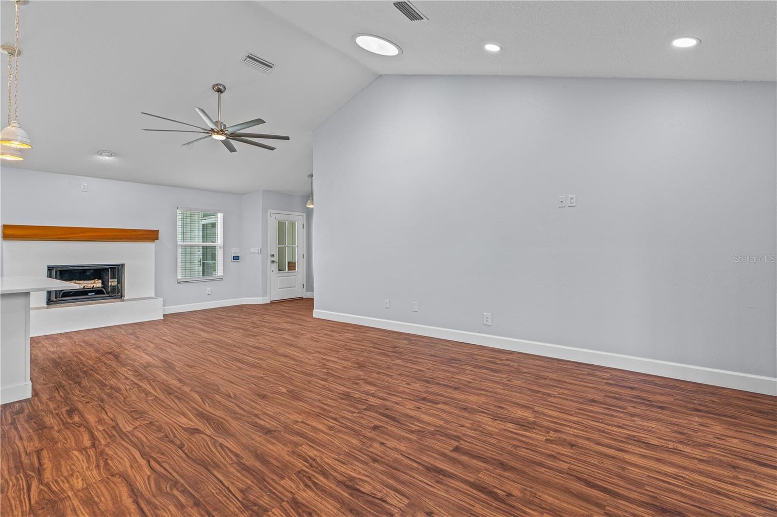 living room - 762 PINE SHORES CIR, NEW SMYRNA BEACH