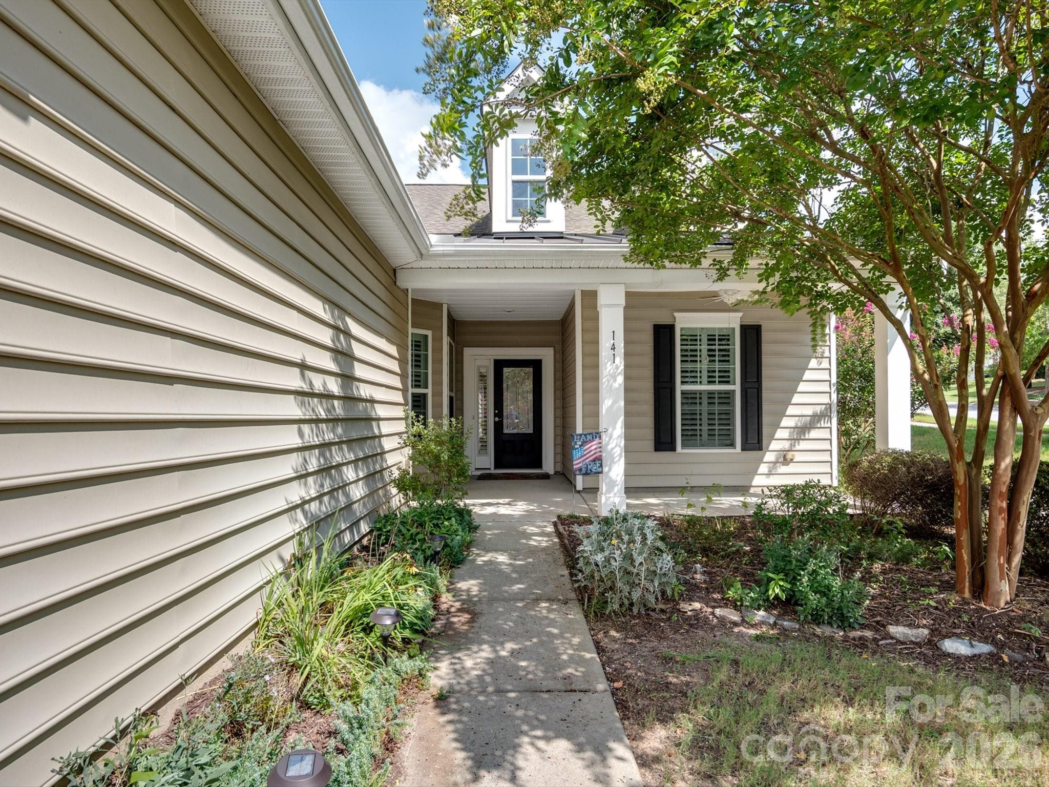 Single Family Residence at 141 Carmen Way, Lancaster, photo 5 of 43