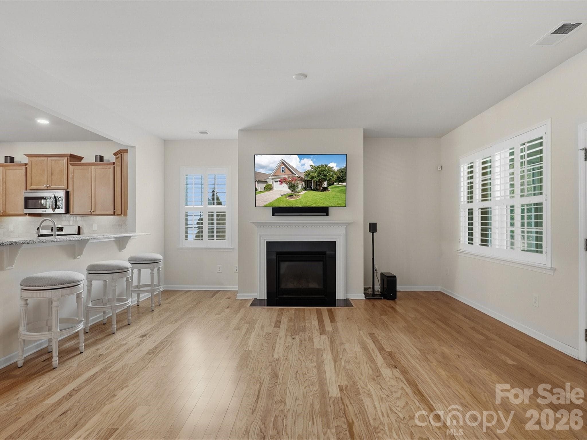 Single Family Residence at 141 Carmen Way, Lancaster, photo 2 of 43