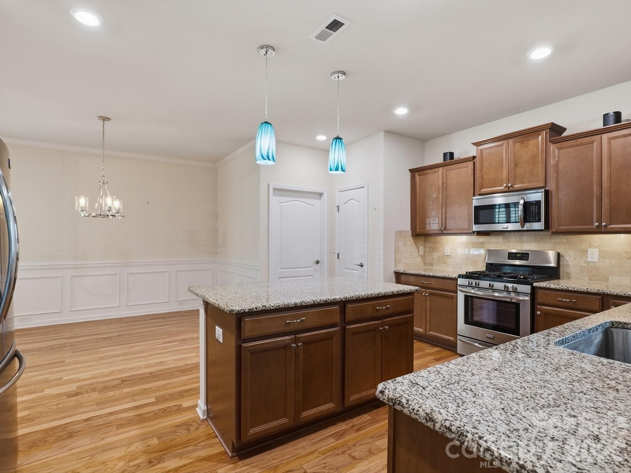 Single Family Residence at 141 Carmen Way, Lancaster, photo 3 of 43