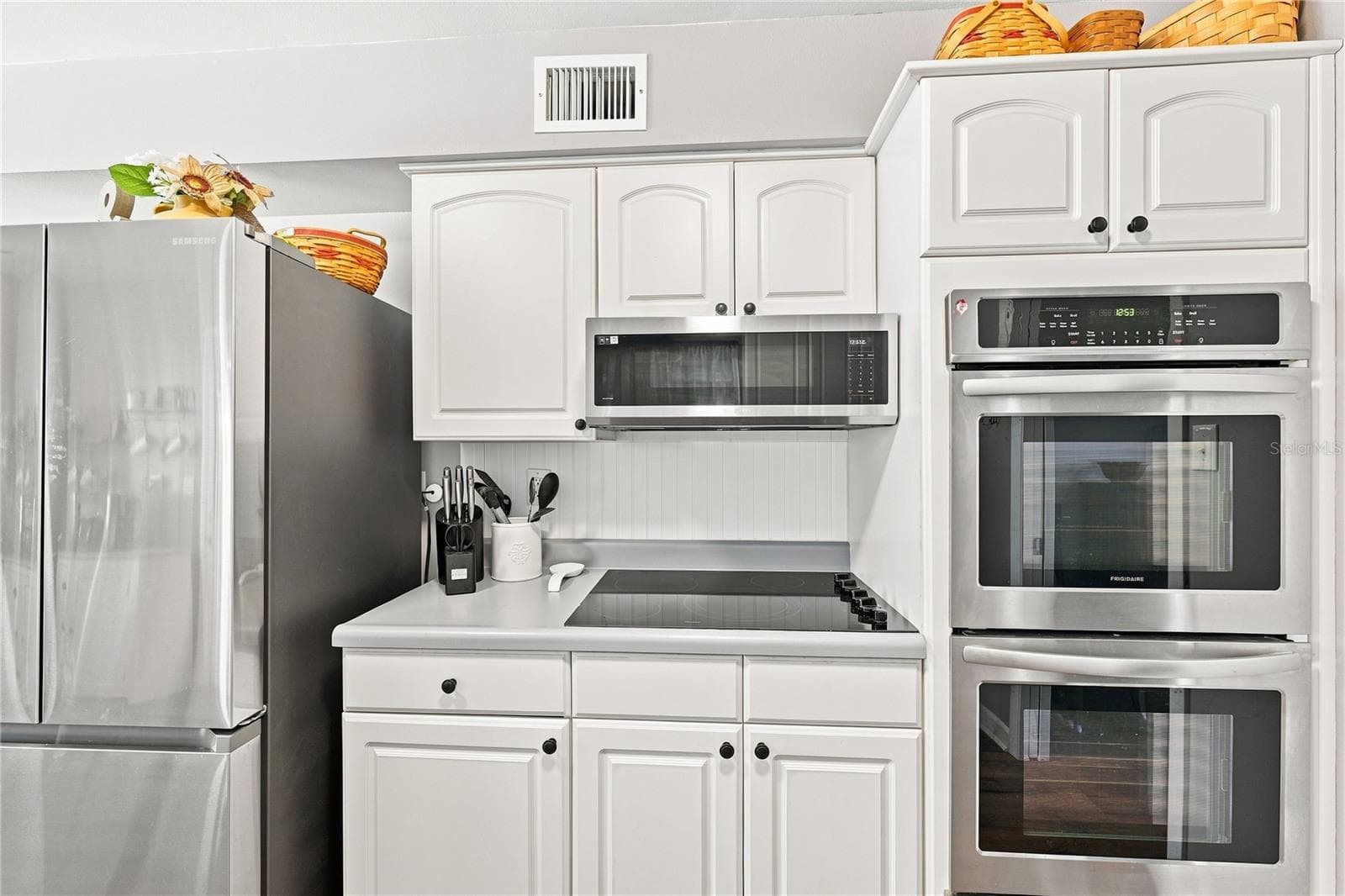 New Microwave, Double Wall Oven - 1405 HACIENDA DR, SUN CITY CENTER