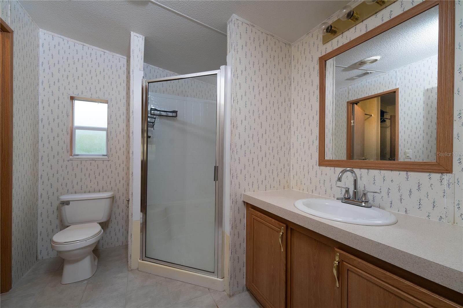 Second Jack'n'Jill style Primary Bath - 11934 CR 656H, WEBSTER