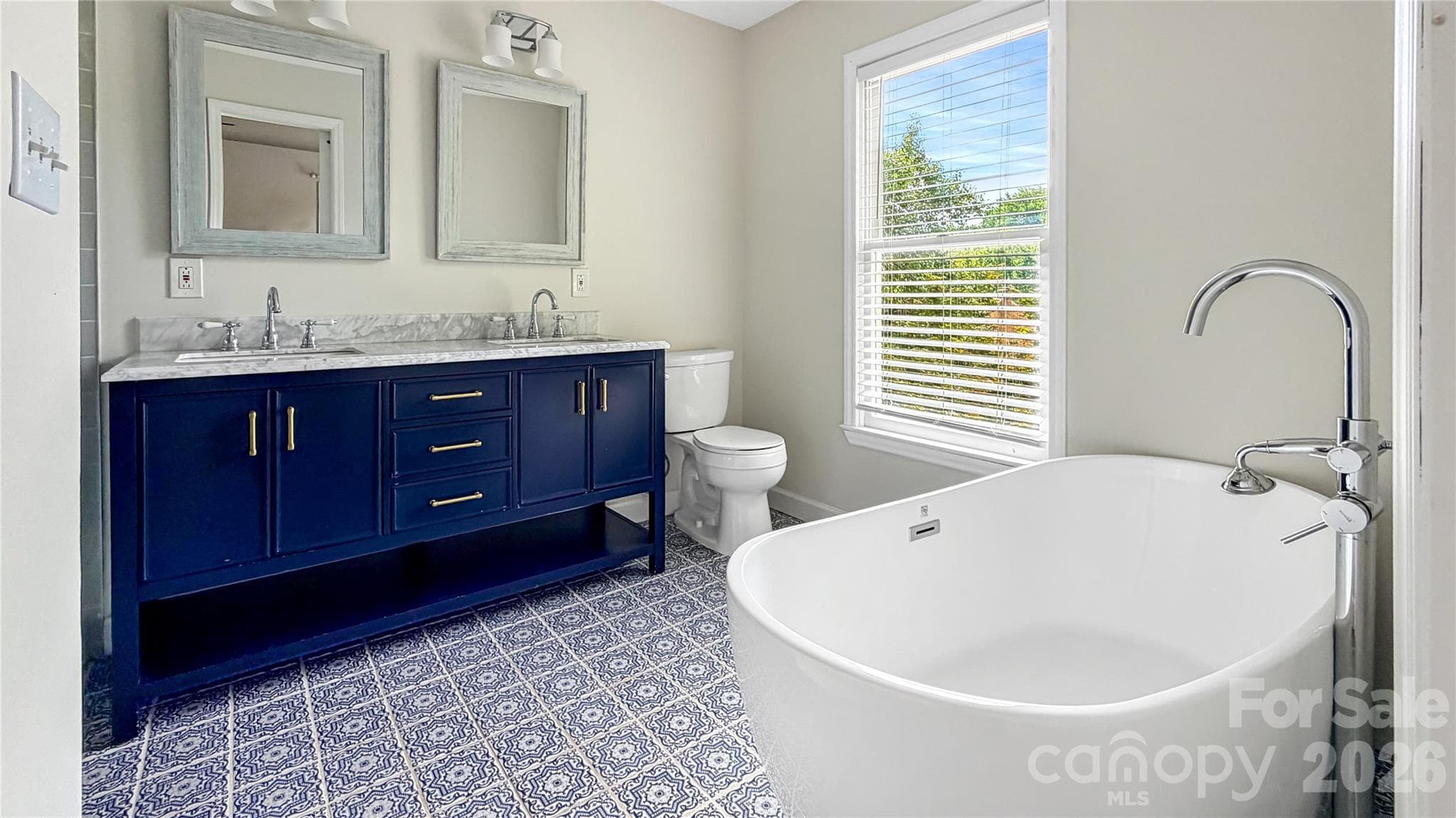 Single Family Residence at 16539 Grapperhall Drive, Huntersville, photo 6 of 19