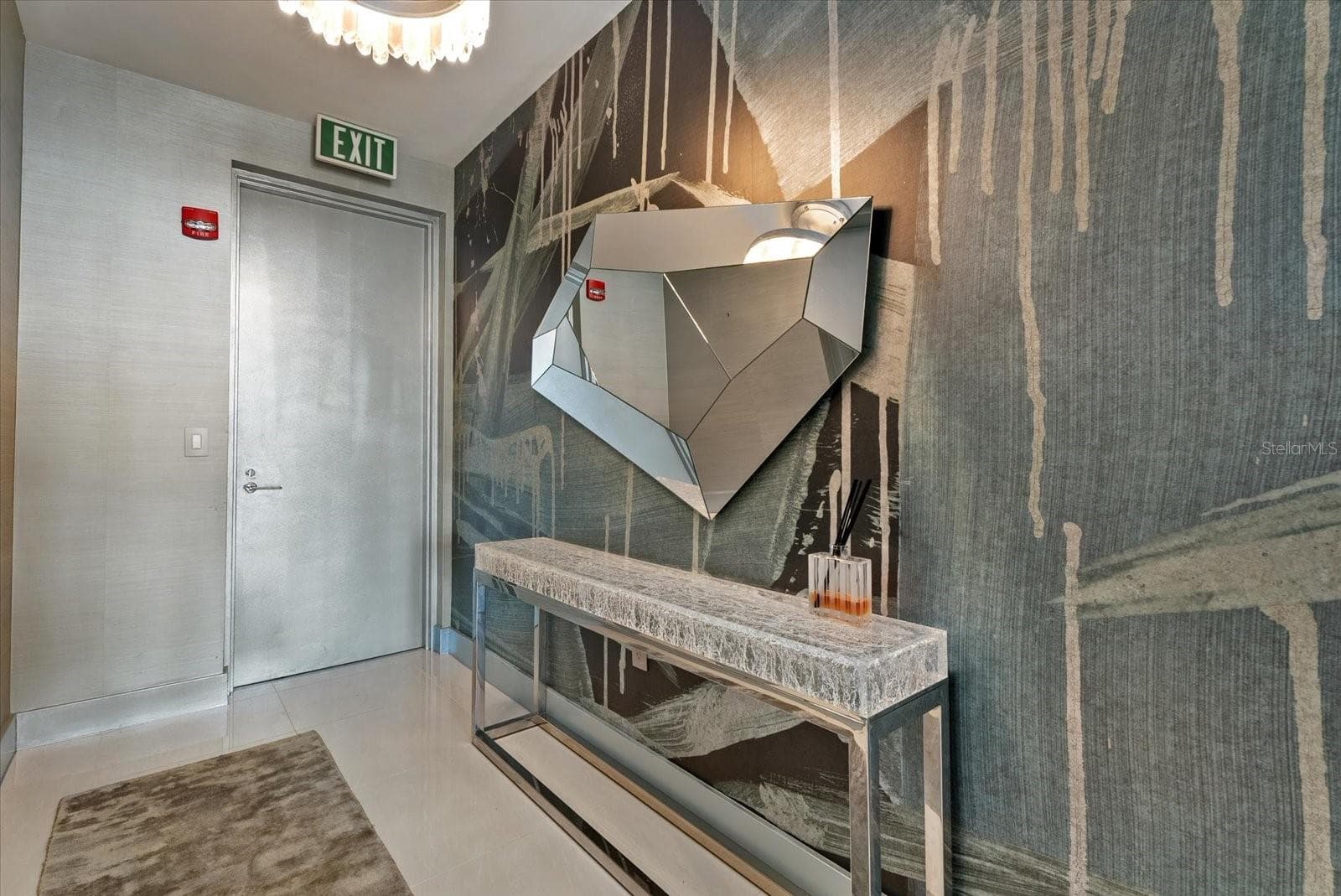 Elevator delivers you to your foyer - 1155 N GULFSTREAM AVE #807, SARASOTA