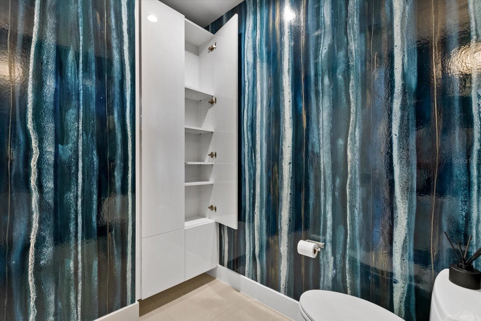 Built-in storage cabinets - 1155 N GULFSTREAM AVE #807, SARASOTA