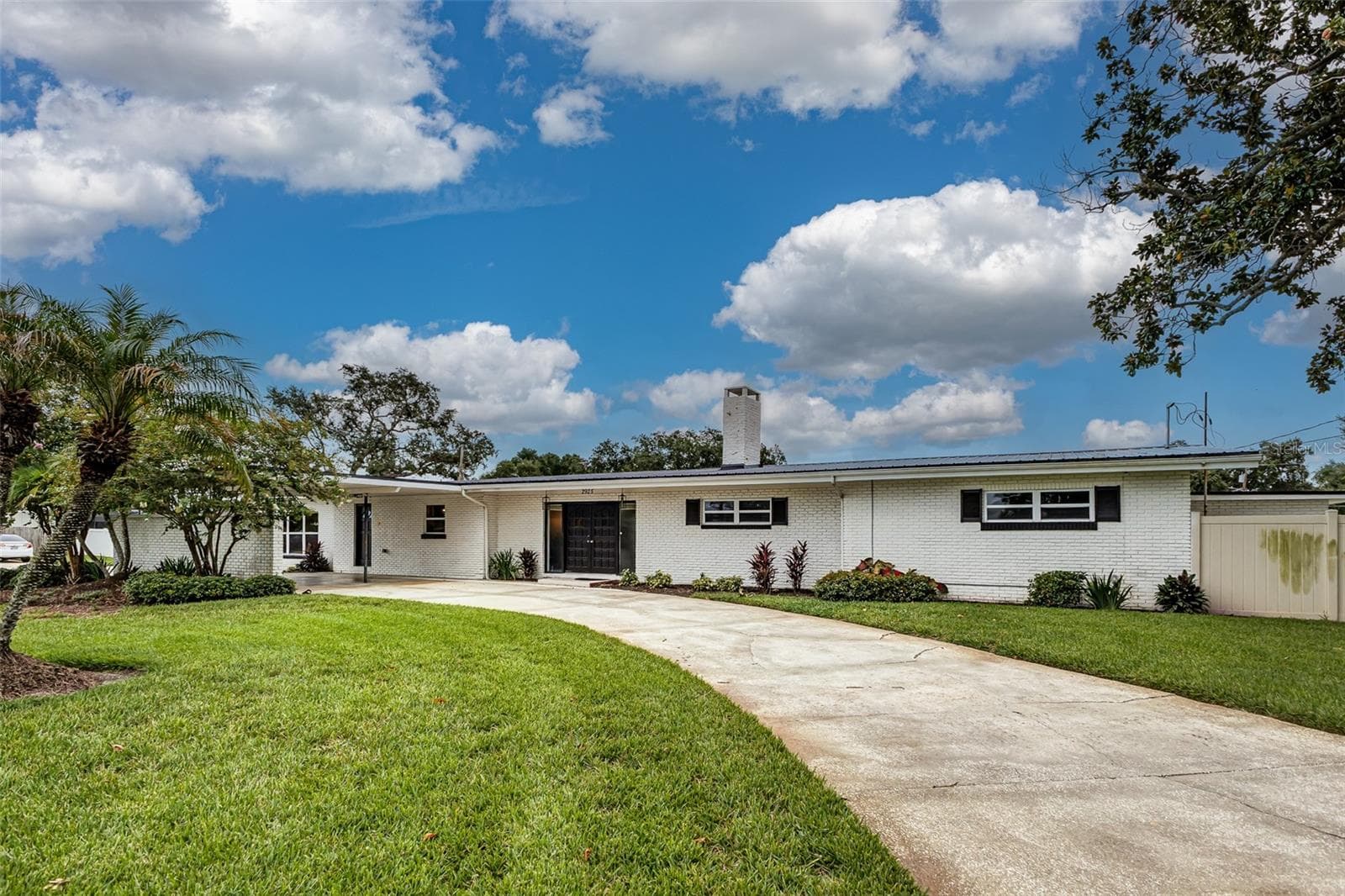 2925 E LAKE HARTRIDGE DR