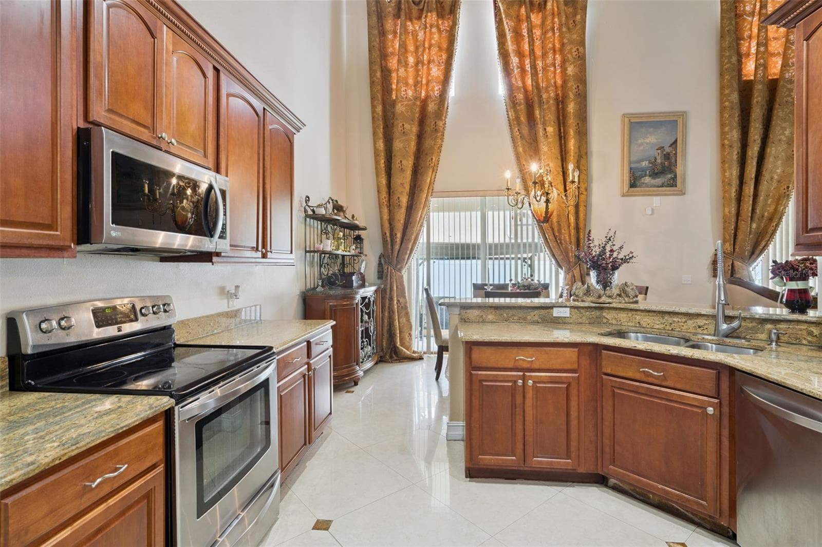 Single Family Residence at 331 ASHBURTON WAY, KISSIMMEE, photo 5 of 36