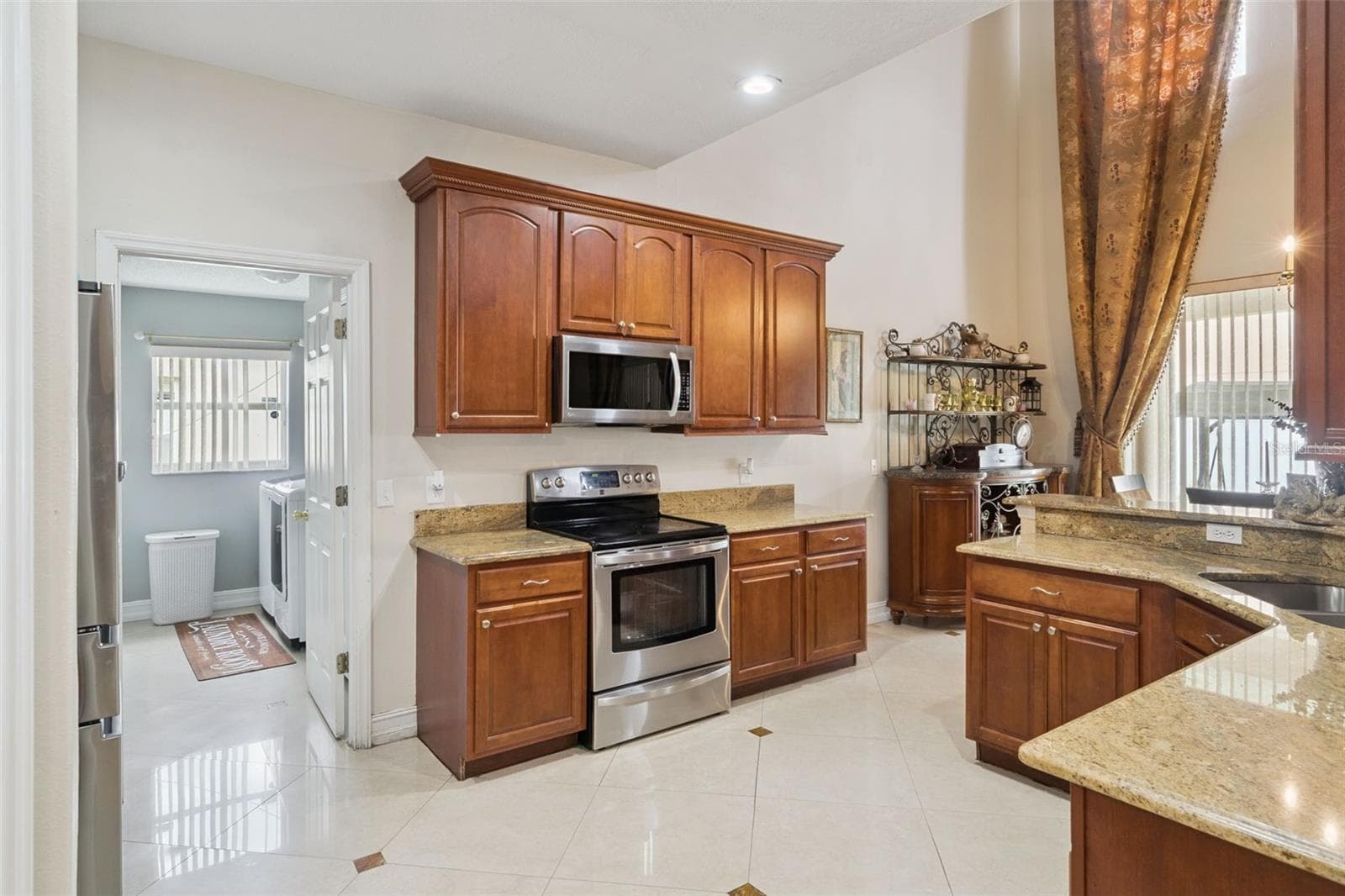 Single Family Residence at 331 ASHBURTON WAY, KISSIMMEE, photo 7 of 36