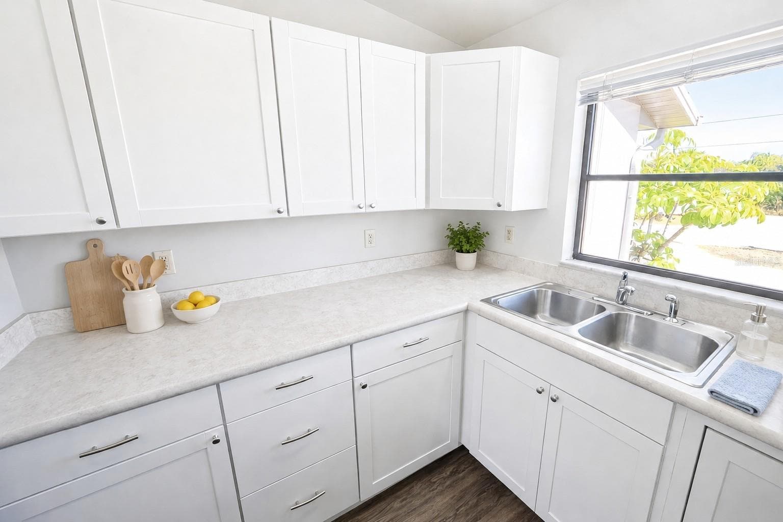 Duplex at 3211 RIVERSIDE DR, PUNTA GORDA, photo 14 of 42