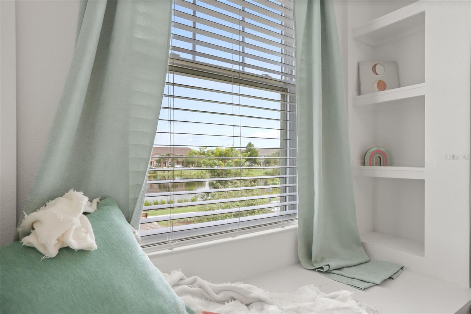Book Nook in Guest Room - 10245 HIGHLINE CREST ST, ORLANDO