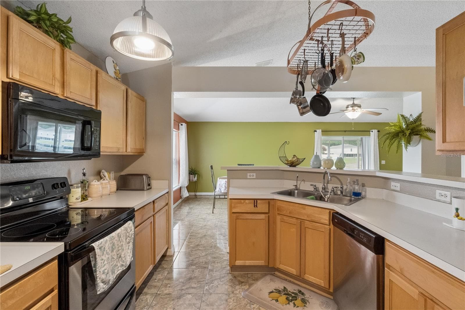 Single Family Residence at 10354 LAXTON ST, ORLANDO, photo 9 of 21