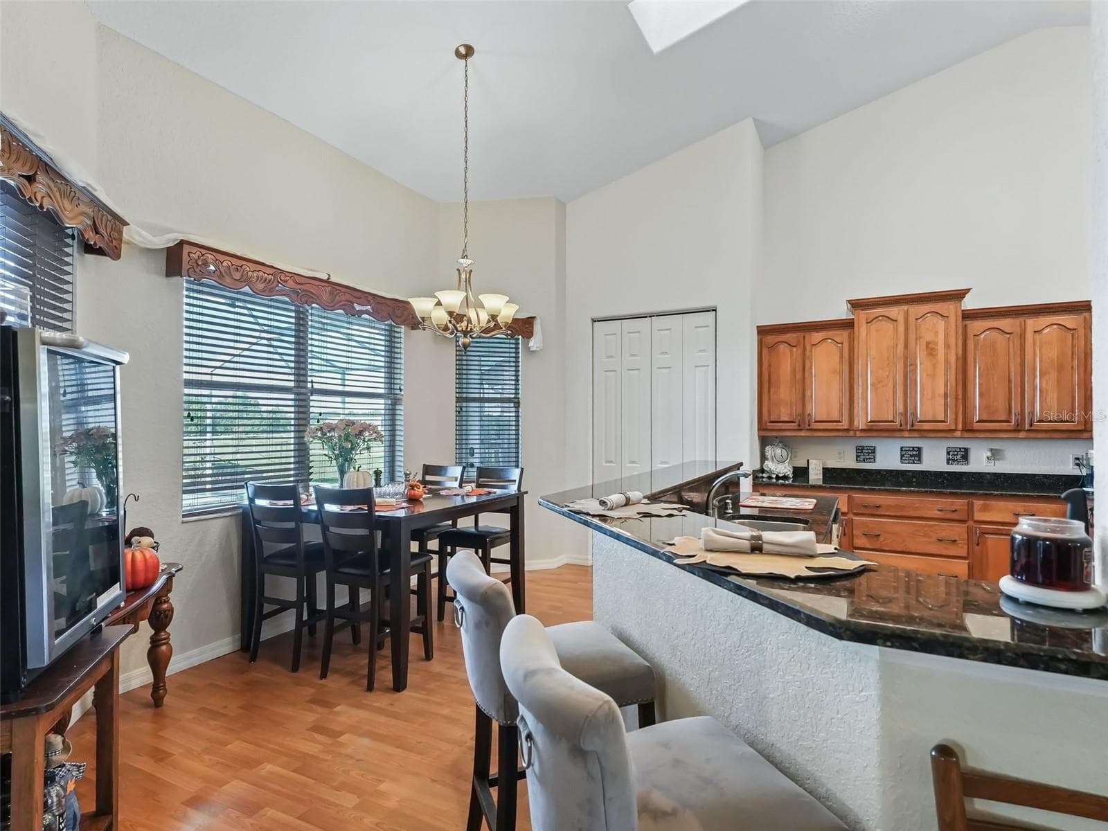 Breakfast Area - 9926 SE SUNSET HARBOR RD, SUMMERFIELD