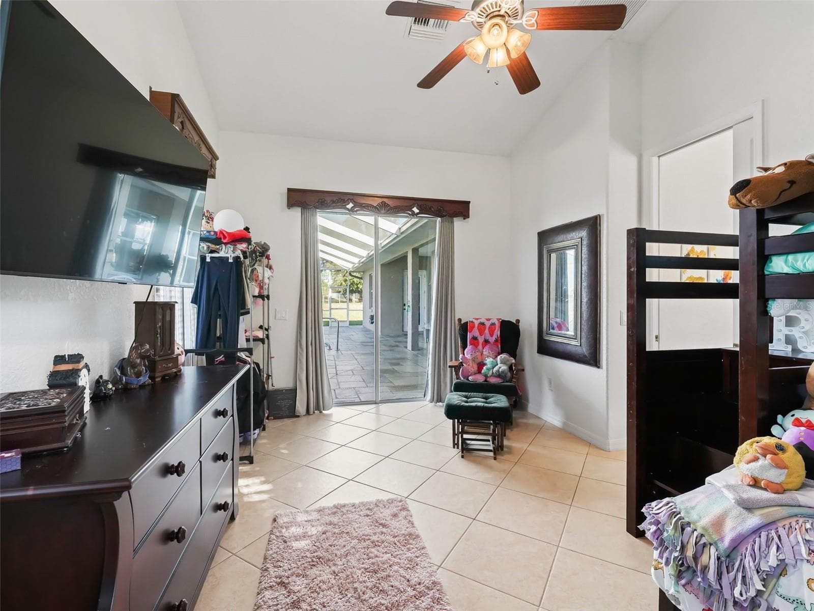 Bonus Room- Leads to pool! - 9926 SE SUNSET HARBOR RD, SUMMERFIELD