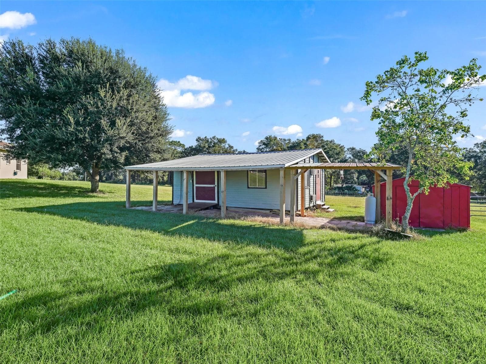 She Shed? Man Cave? Workshop? - 9926 SE SUNSET HARBOR RD, SUMMERFIELD