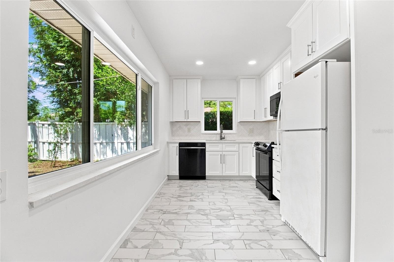 Kitchen - 4100 18TH AVENUE N, ST PETERSBURG