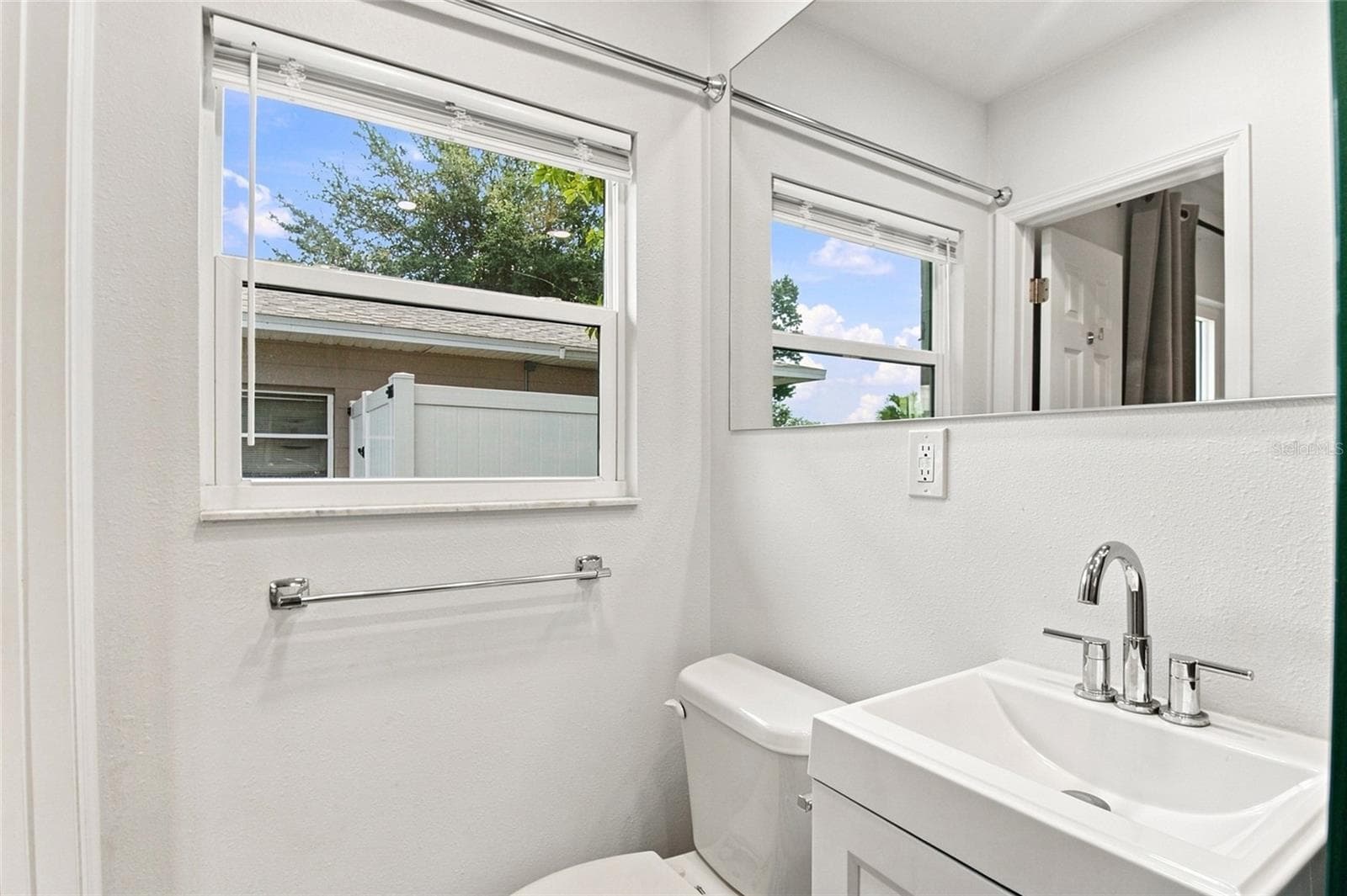 En-Suite Bathroom - 4100 18TH AVENUE N, ST PETERSBURG