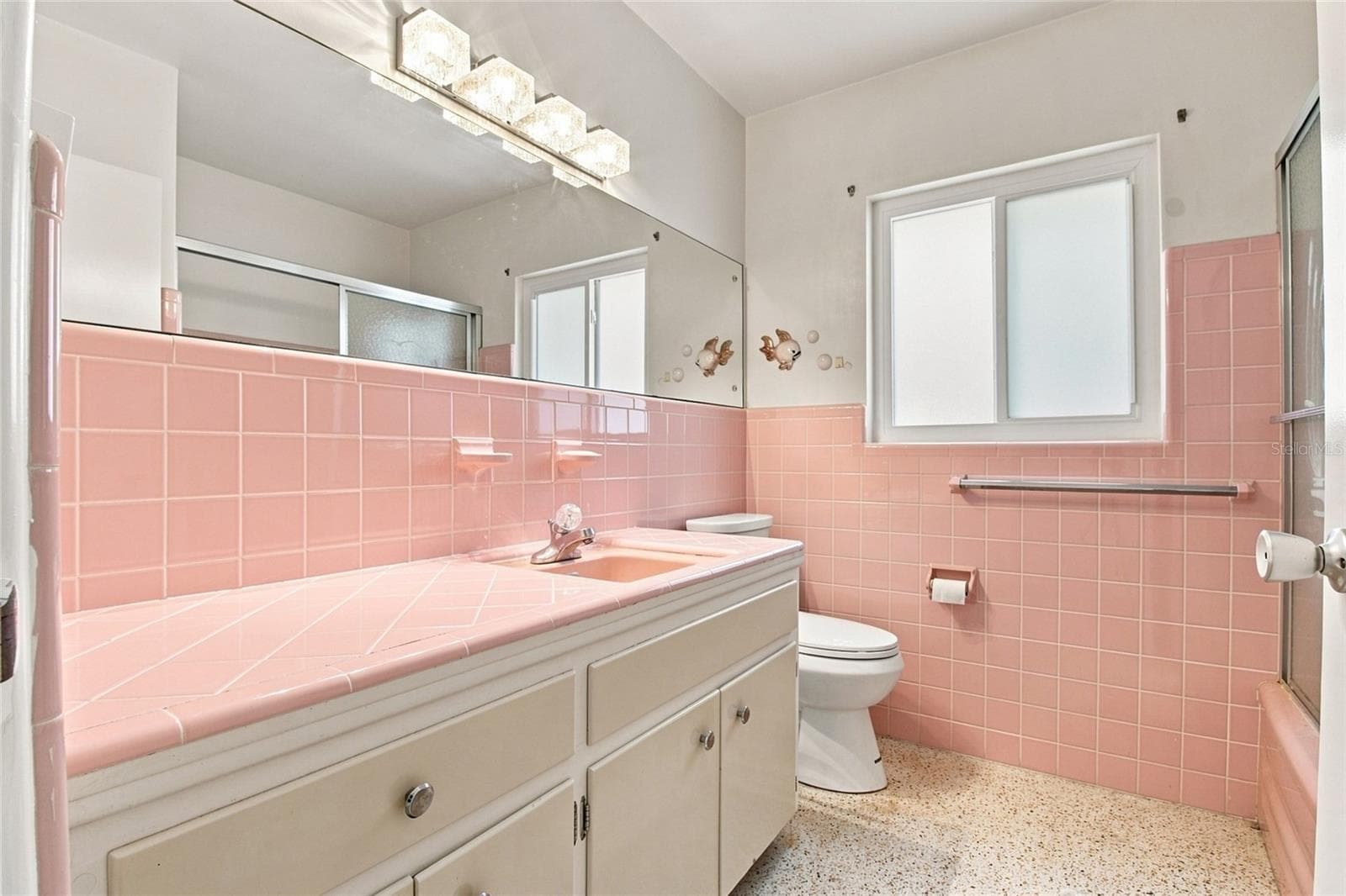 Hall Bathroom - 4100 18TH AVENUE N, ST PETERSBURG