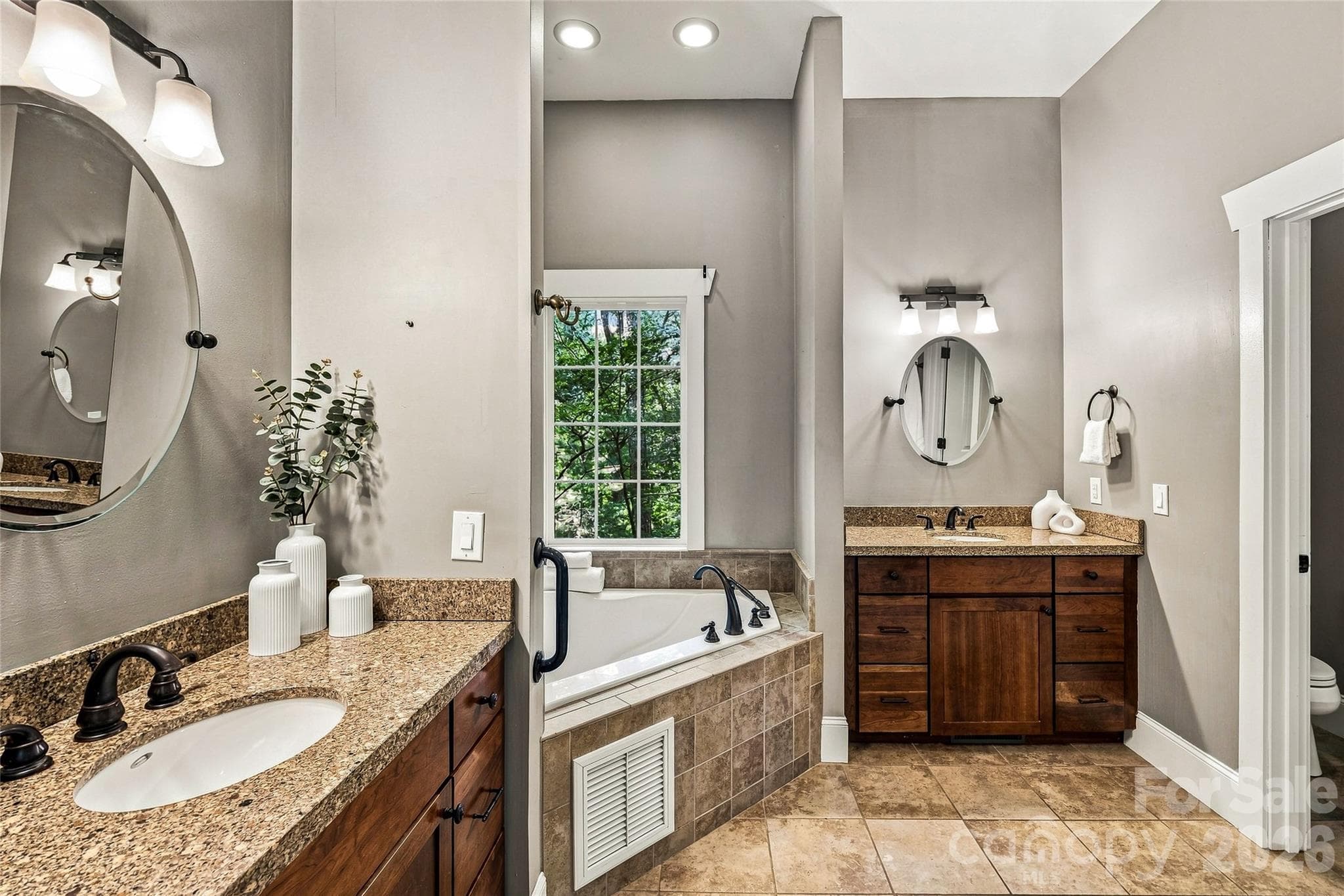 Primary En-suite dual sinks - 90 Ashley Woods Drive, Arden