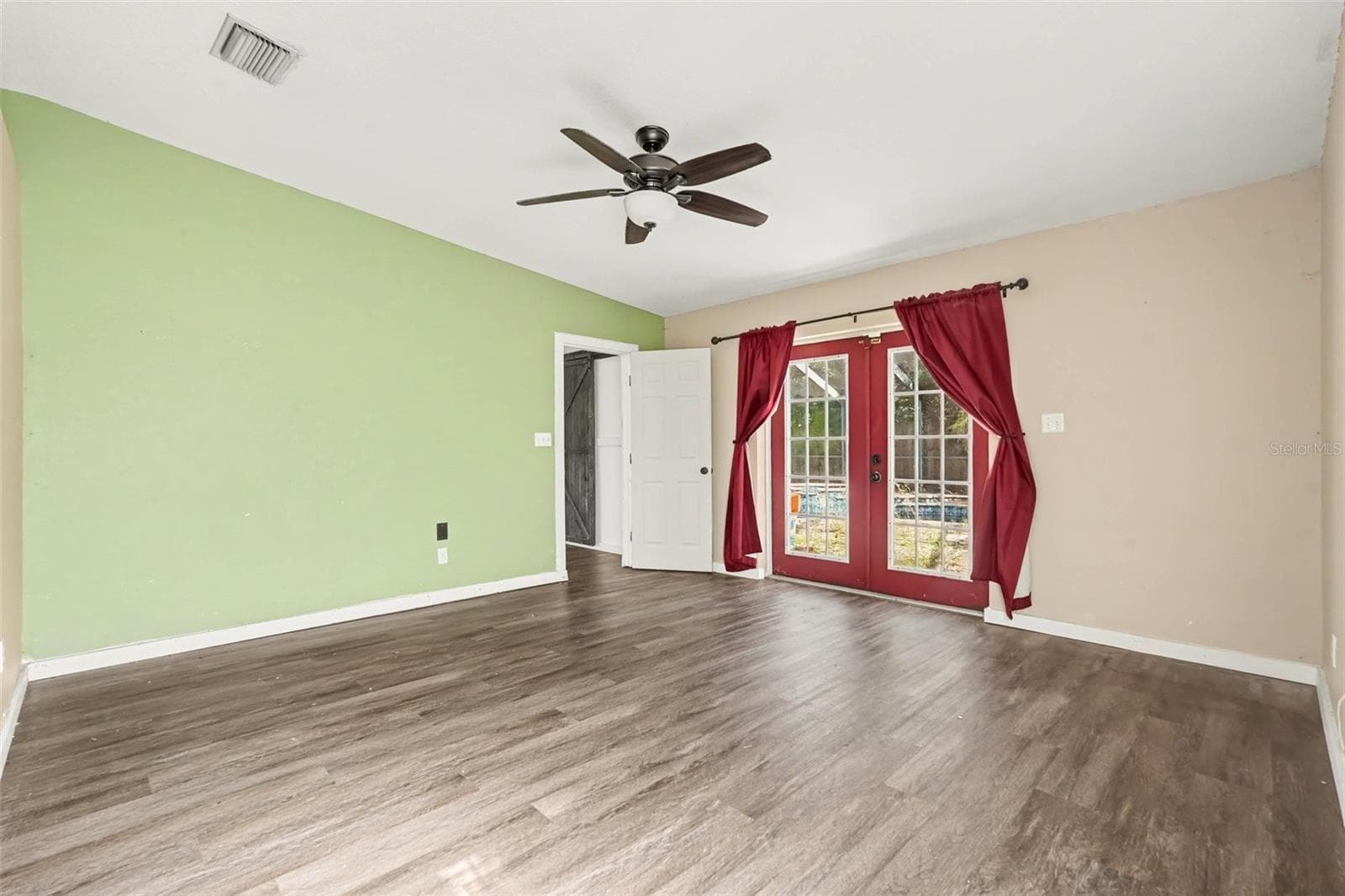 Single Family Residence at 805 W COLLEGE AVE, RUSKIN, photo 19 of 36