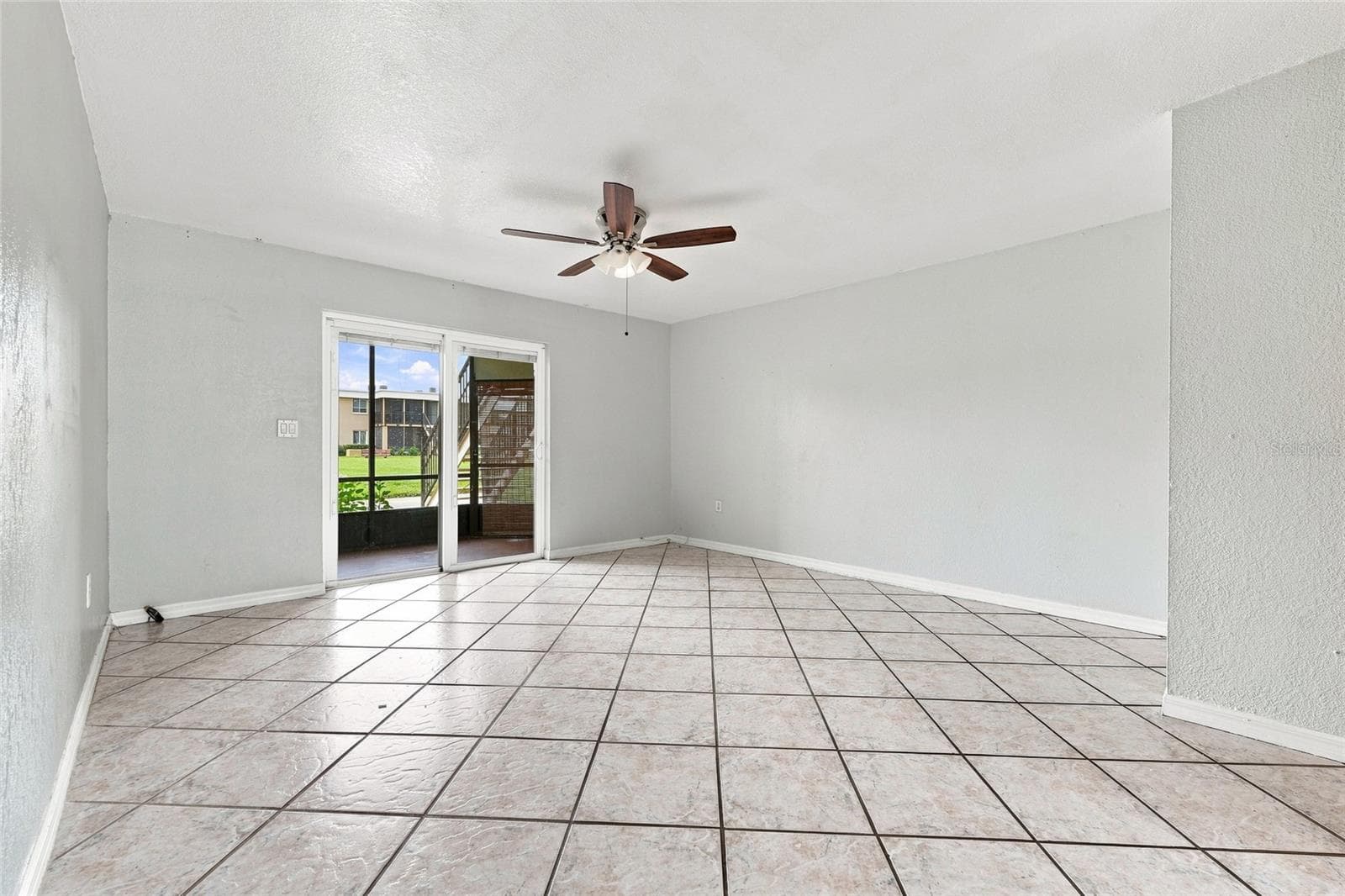 Condominium at 1000 LAKE OF THE WOODS BLVD #105E, FERN PARK, photo 4 of 20