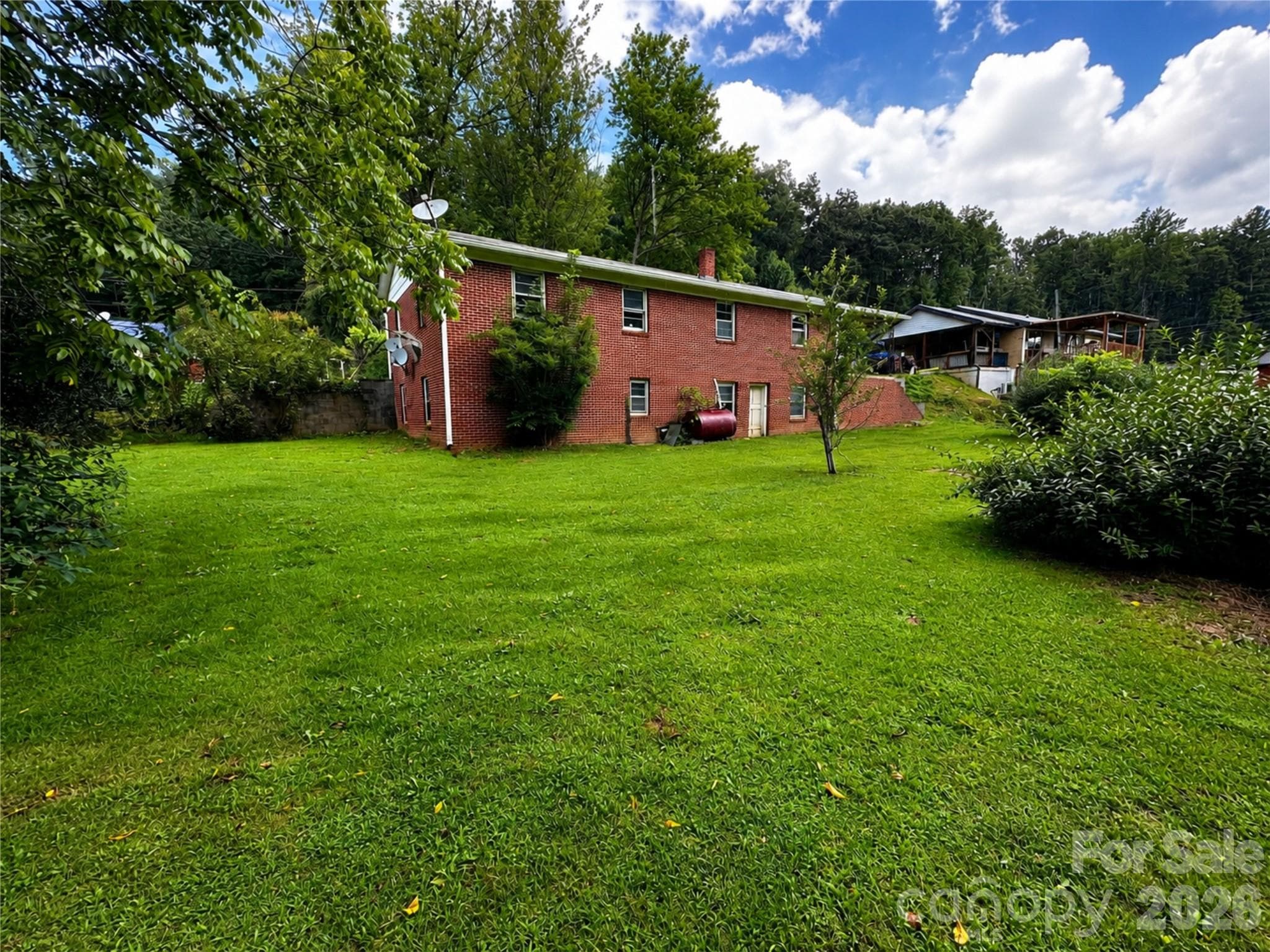 Single Family Residence at 440 Old US 19e Highway, Spruce Pine, photo 4 of 20