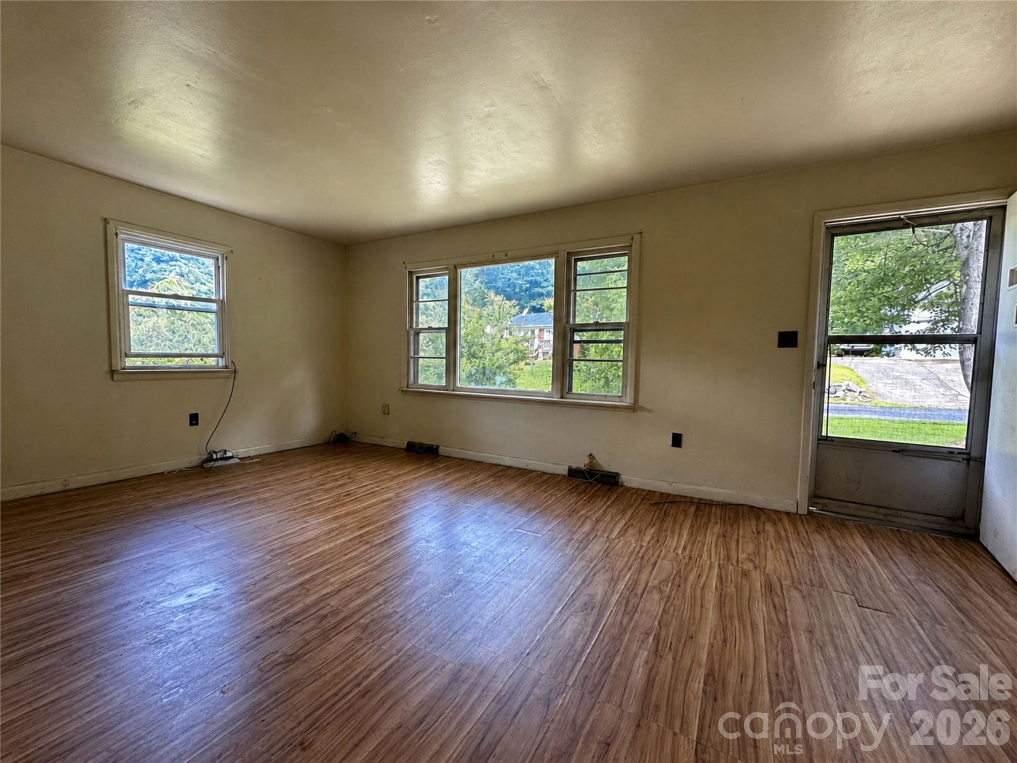Single Family Residence at 440 Old US 19e Highway, Spruce Pine, photo 6 of 20