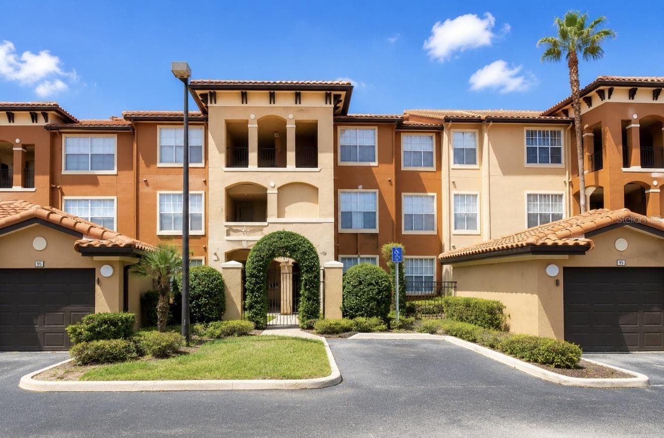 5572 METROWEST BLVD #203