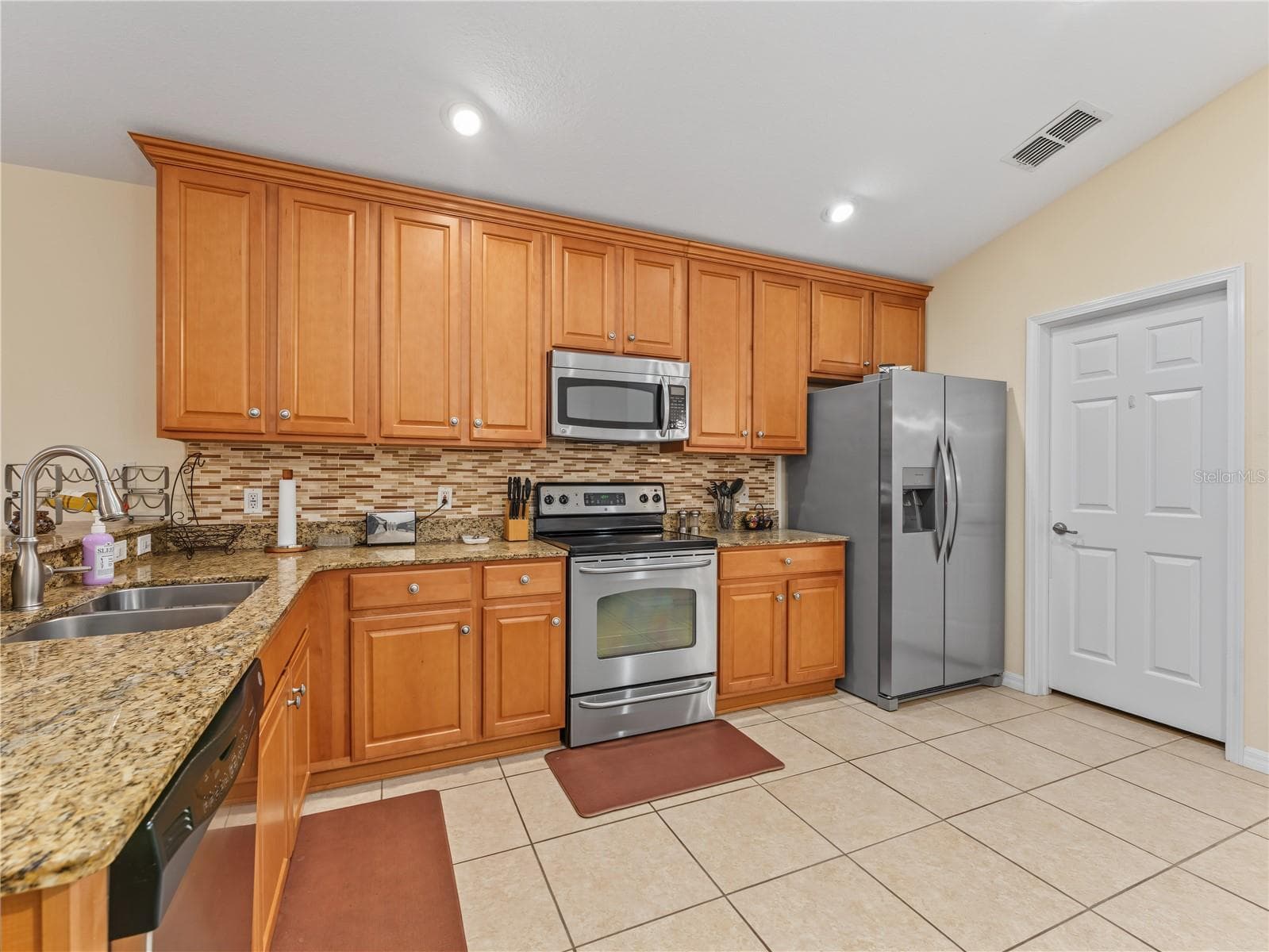 Single Family Residence at 11916 HERITAGE POINT DR, HUDSON, photo 26 of 40