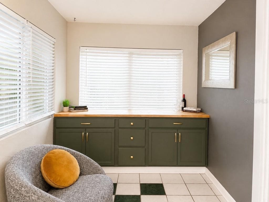 Sunroom - 926 29TH ST N, ST PETERSBURG
