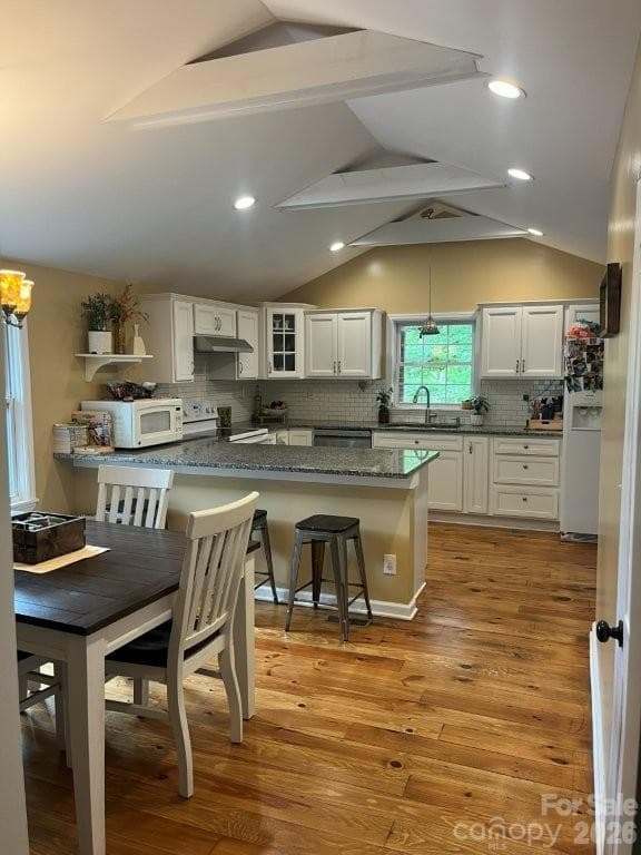 VIEW OF OPEN PLAN KITCHEN & DINING - 325 Ewbank Road, Etowah