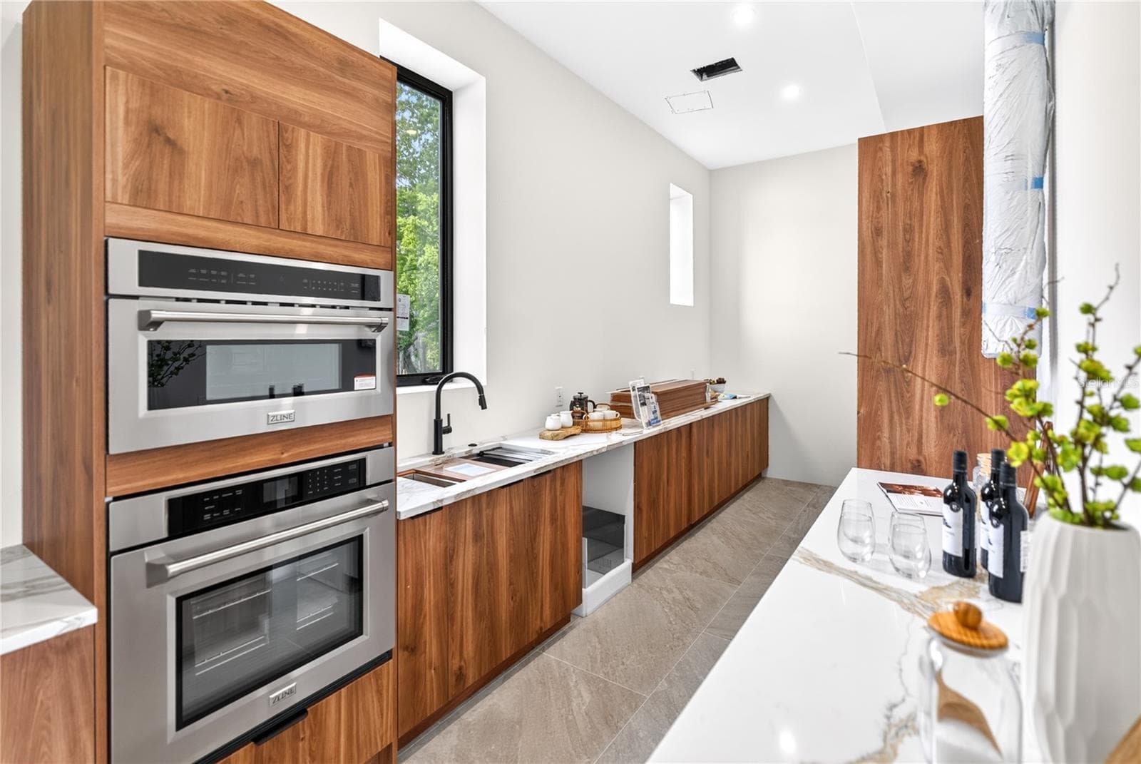 Single Family Residence at 539 AVENIDA DEL NORTE, SARASOTA, photo 10 of 64