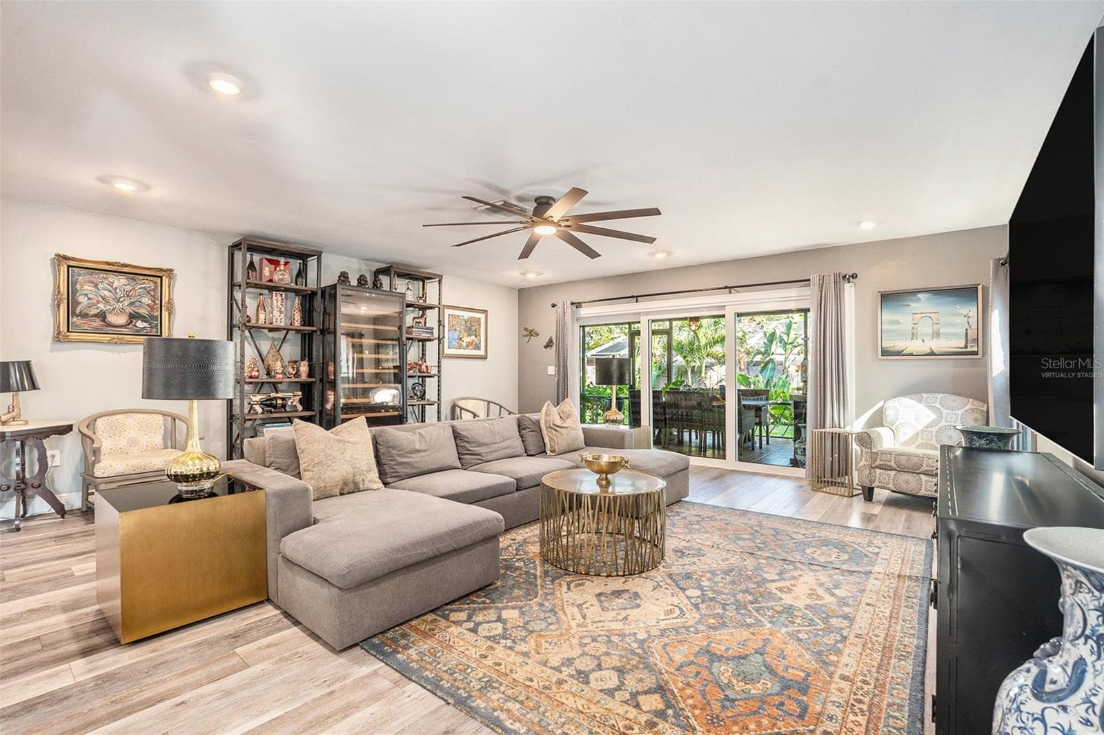 virtually staged - 2134 SERPENTINE CIR S, ST PETERSBURG