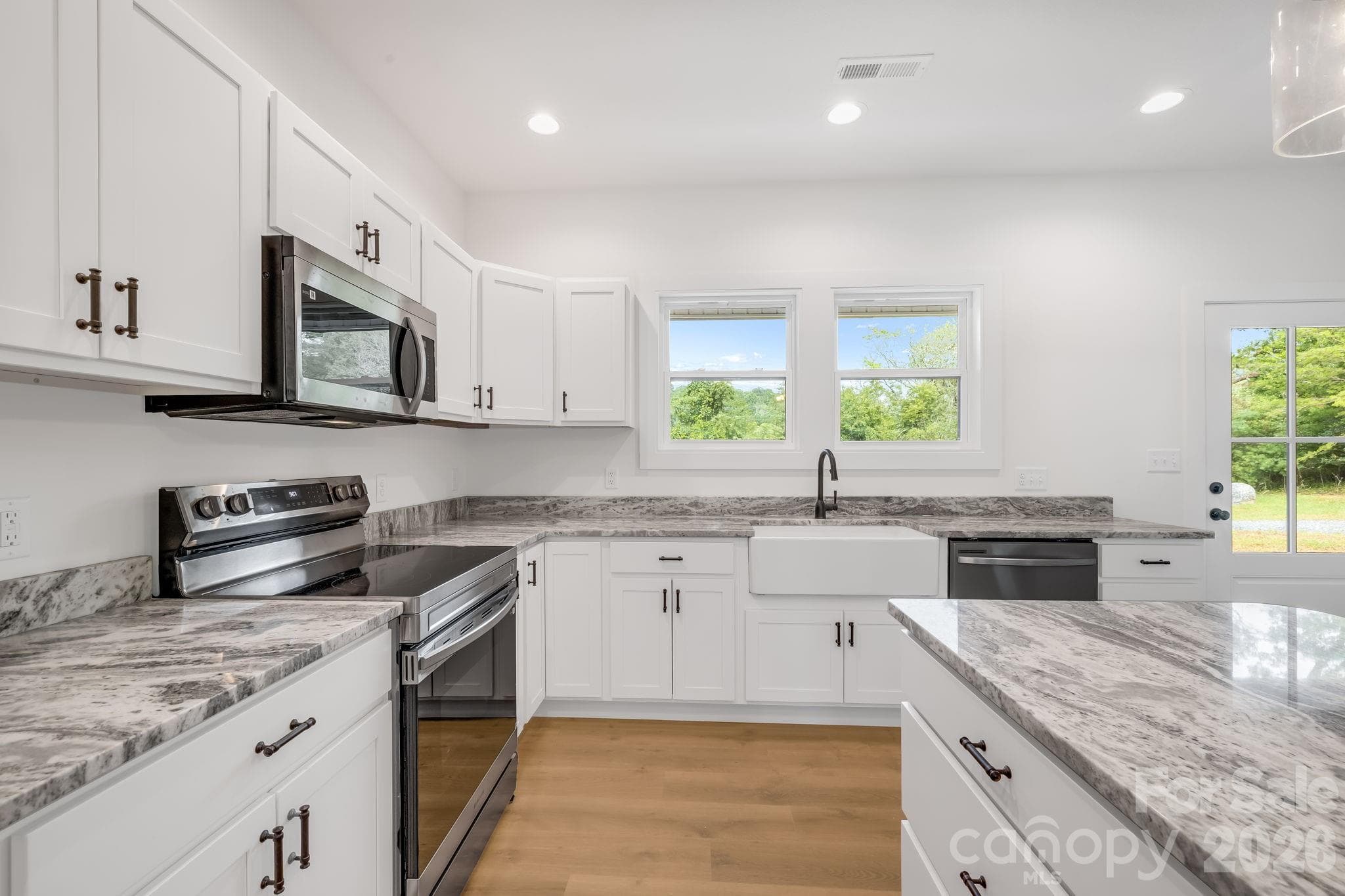 Single Family Residence at 120 Dog Star Lane, Alexander, photo 8 of 16