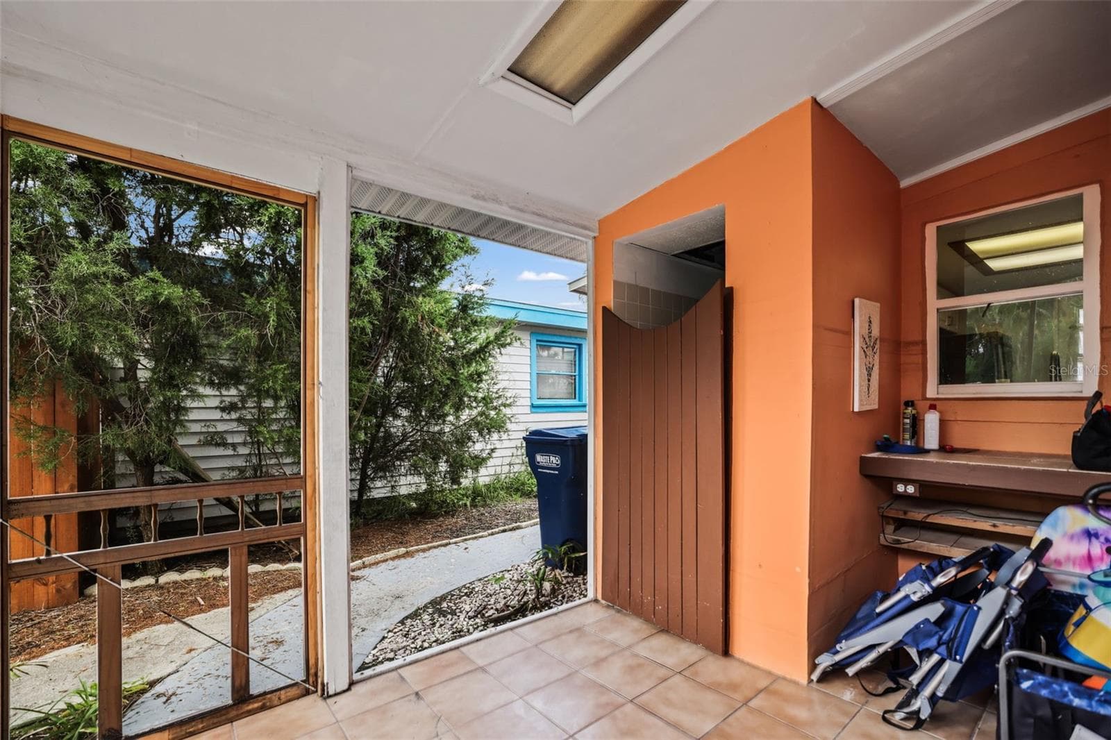 Screened in Patio with Outdoor Shower - 14023 PALM ST, MADEIRA BEACH